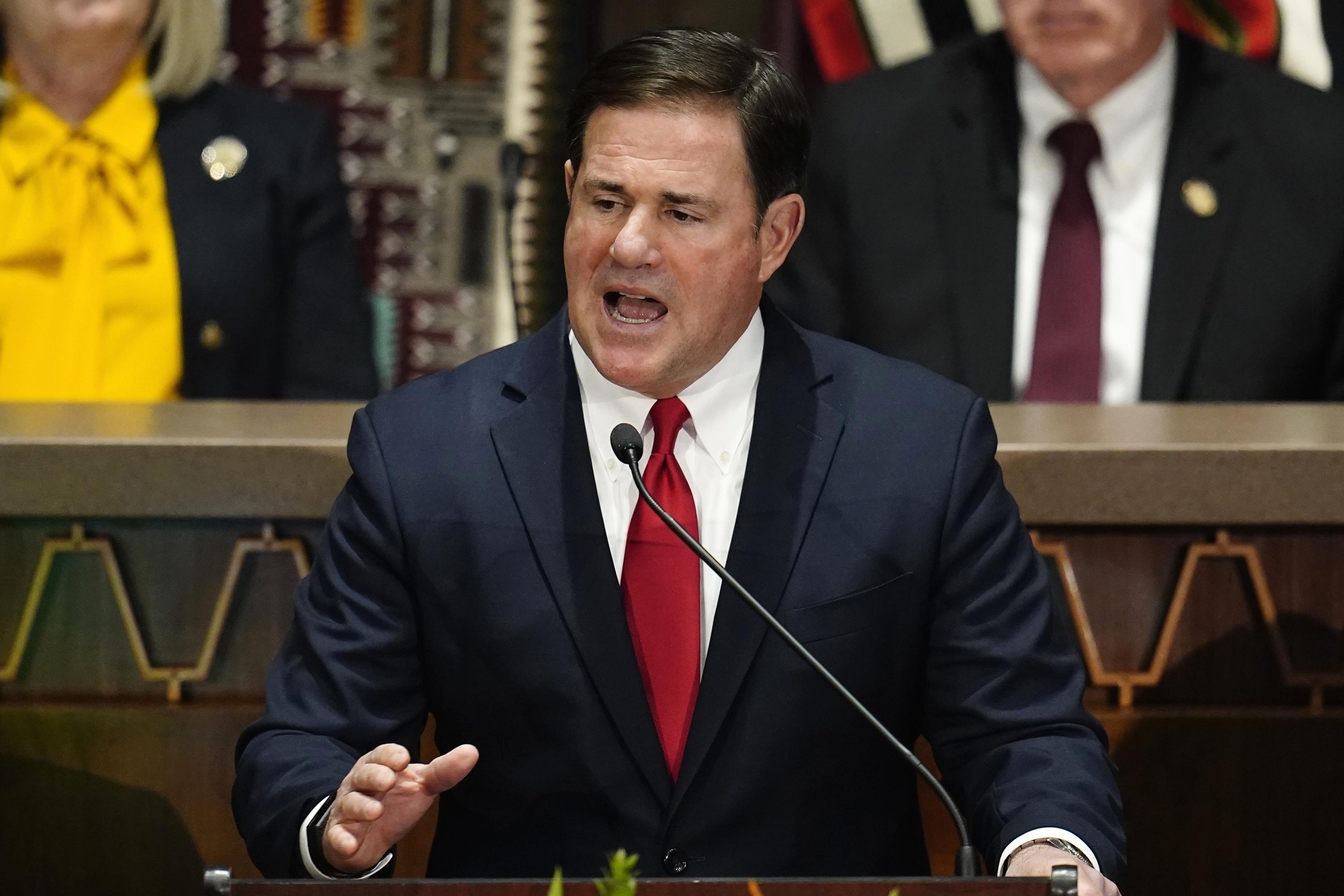 Arizona governor signs bills limiting abortion, trans rights - The Associated Press - en Español