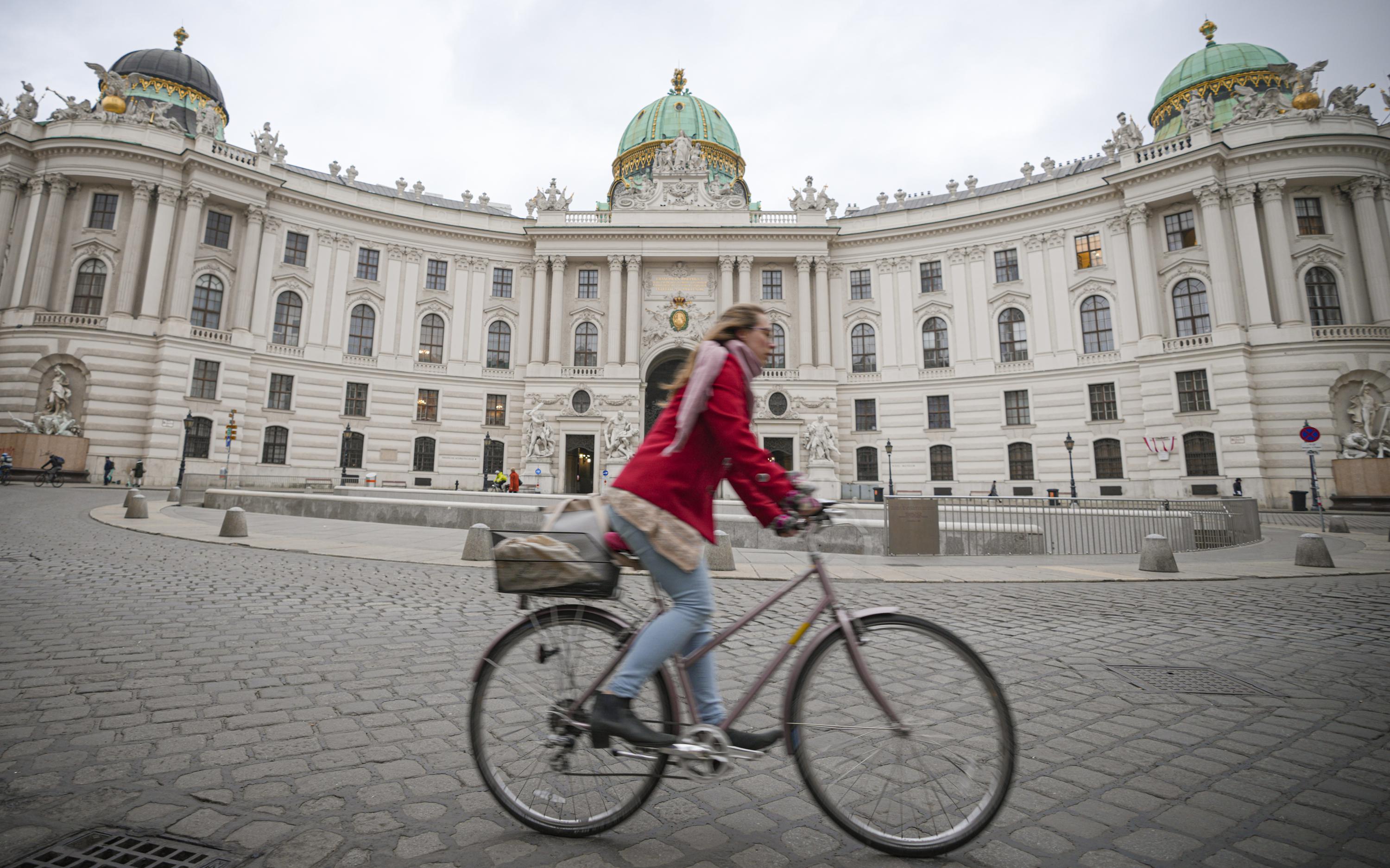 Austrian lockdown dampens holiday mood to contain virus