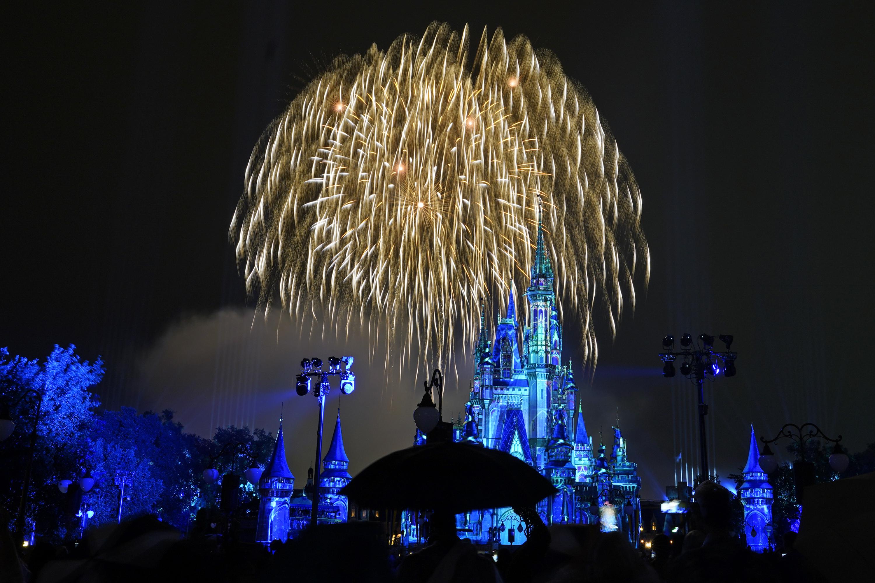 Disney Opening Campus In Florida Moving Some Socal Workers Ap News