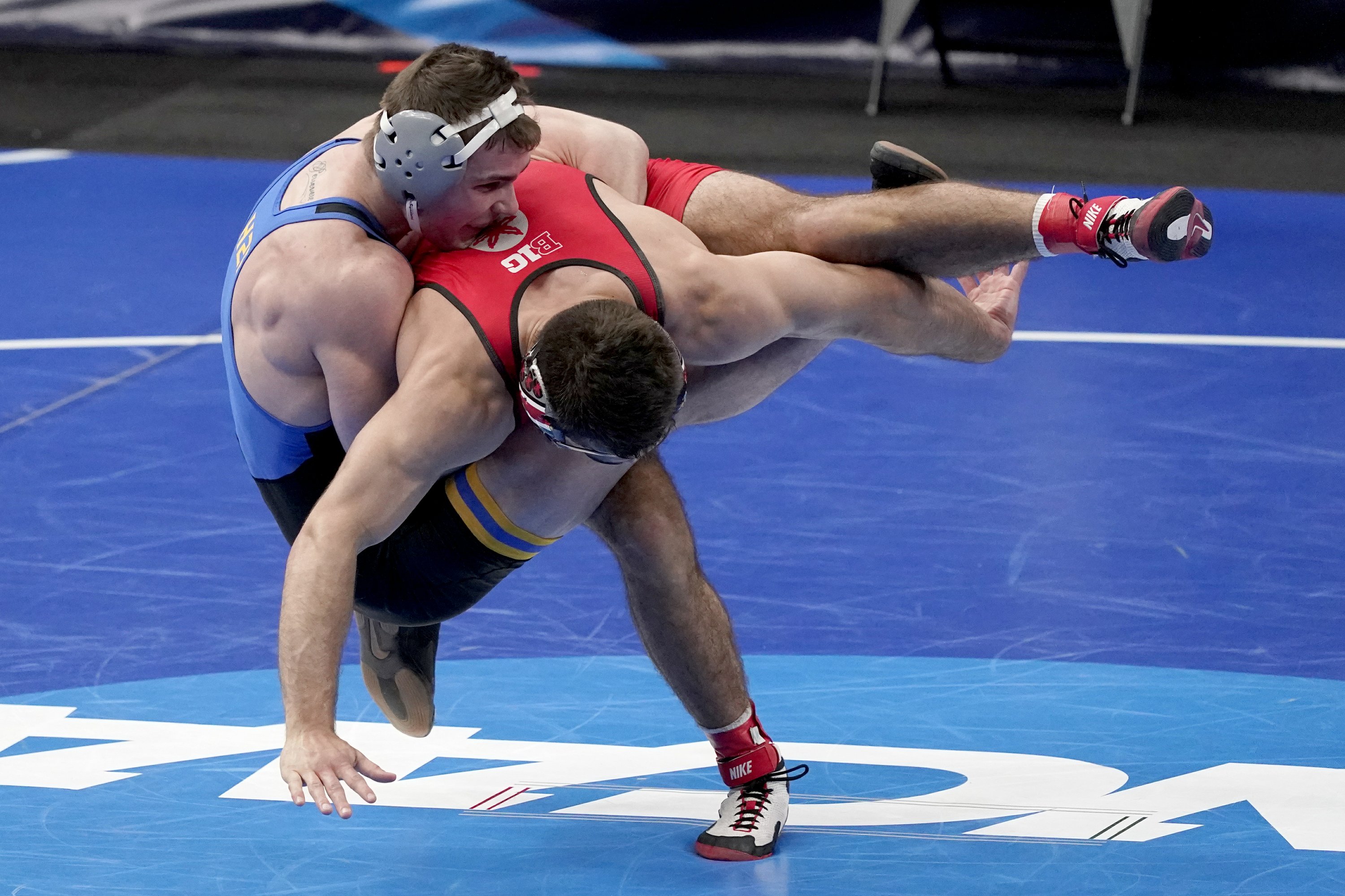 Grapplers extend dominant streak