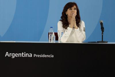 Fotografía de archivo del 30 de septiembre de 2021, de la vicepresidenta de Argentina, Cristina Fernández, durante una ceremonia para anunciar nuevas medidas agroeconómicas, en la casa de gobierno en Buenos Aires, Argentina. (AP Foto/Natacha Pisarenko)