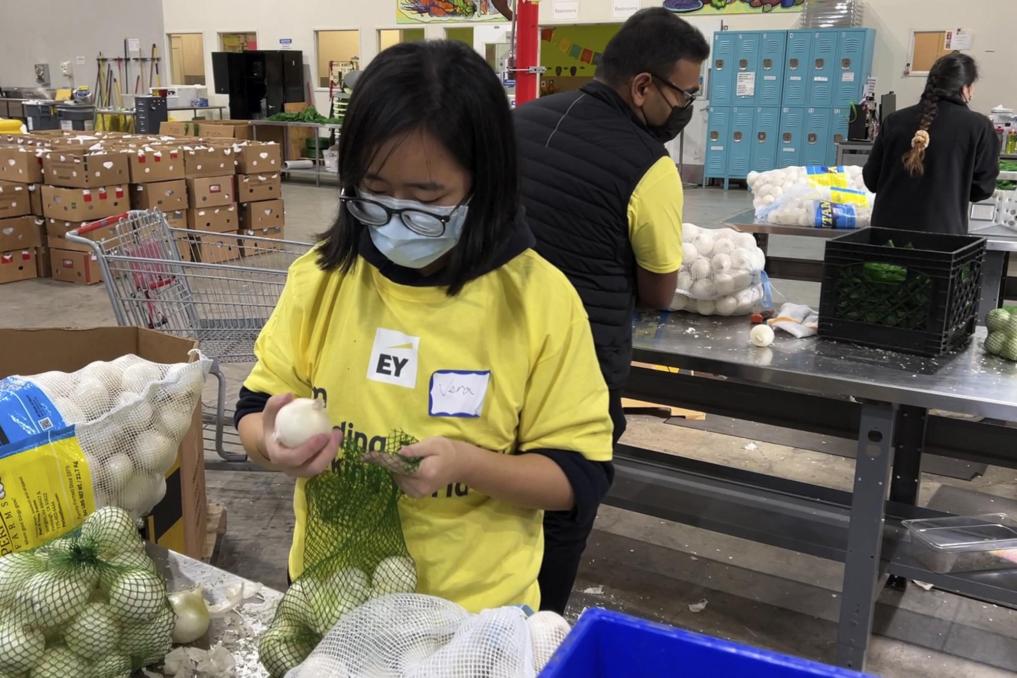 US food banks struggle to feed hungry amid surging prices