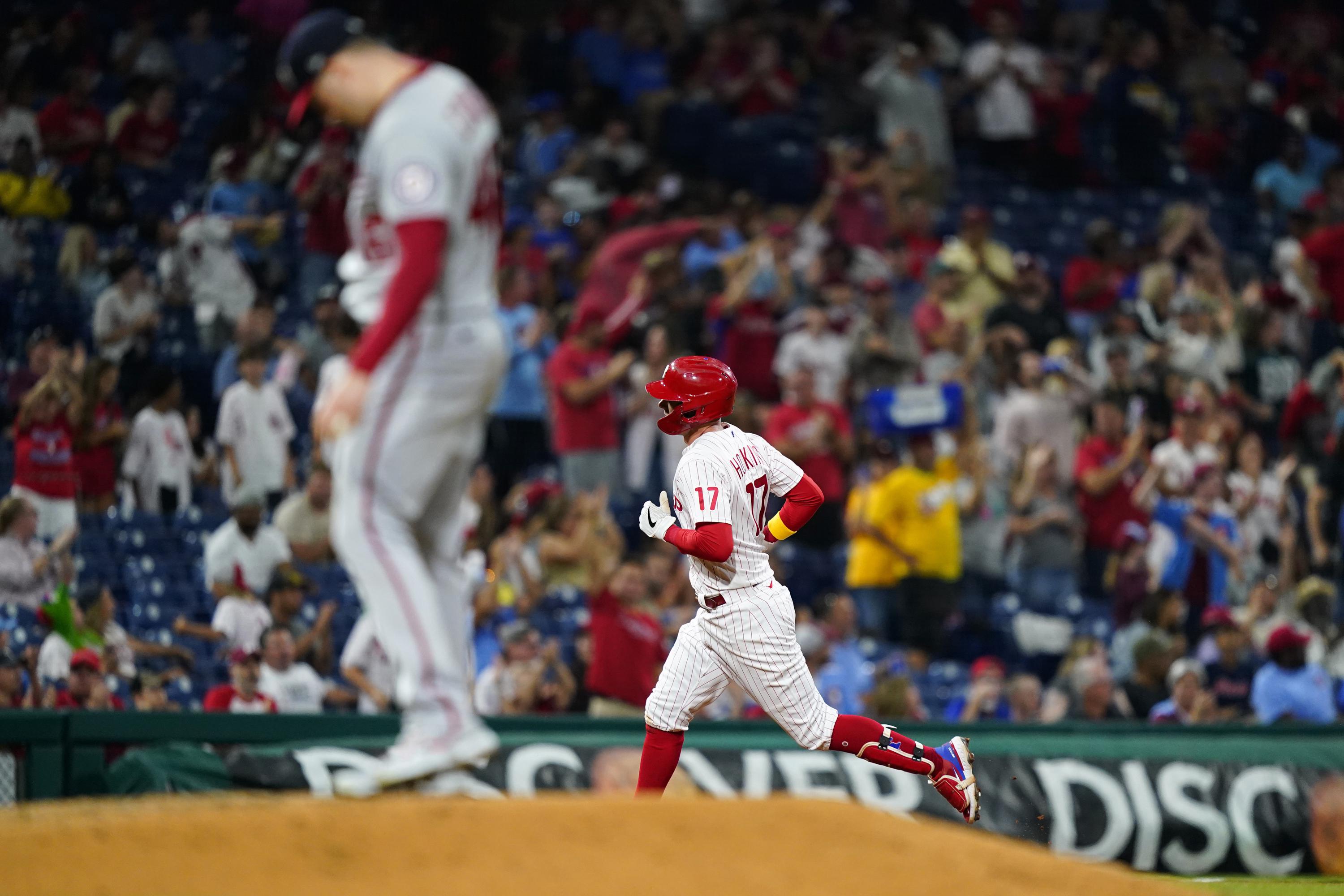 Filis superan a Nacionales; jonrones de Hoskins y Realmuto AP News