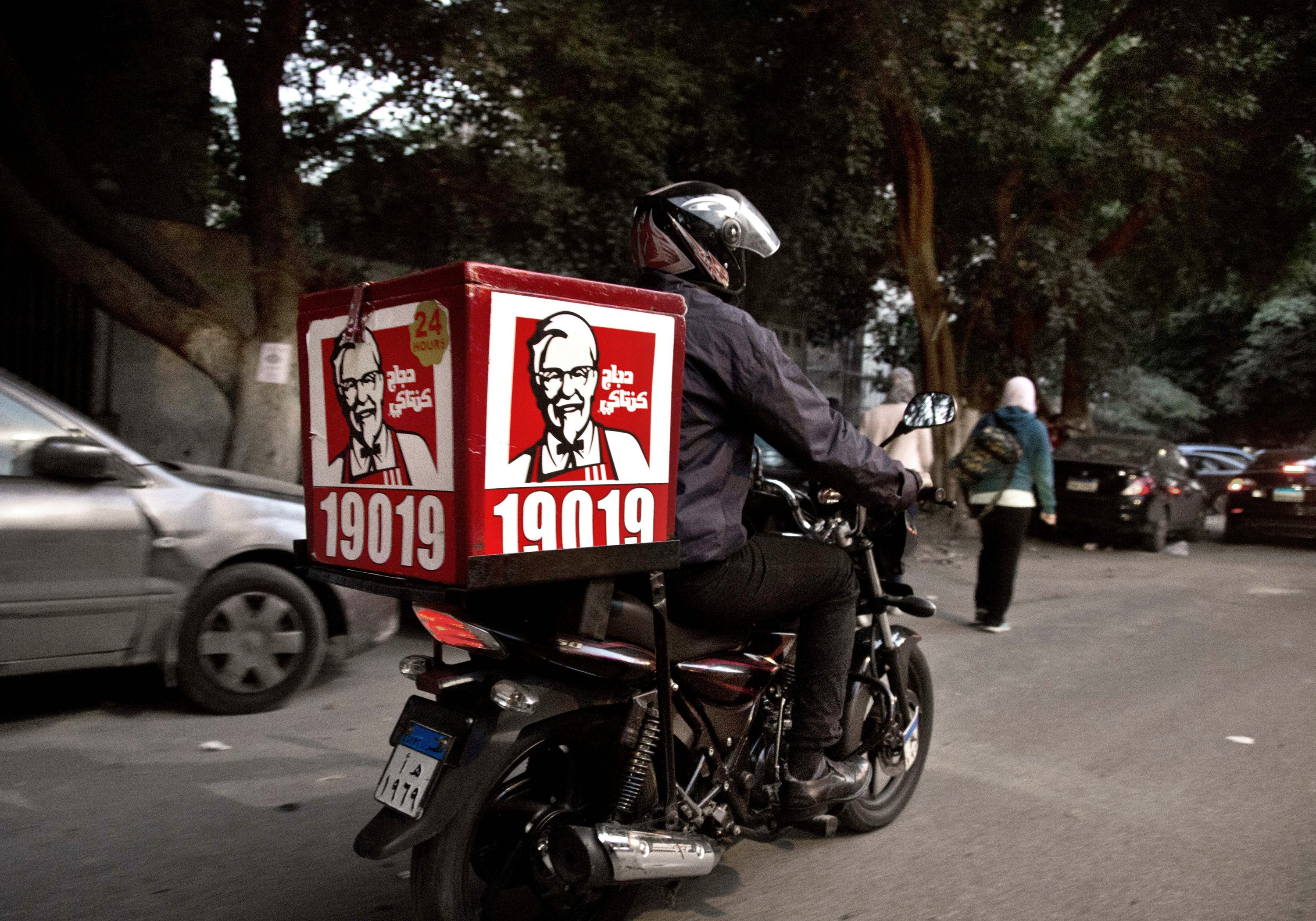 KFC entregará a domicilio su famoso pollo frito | AP News