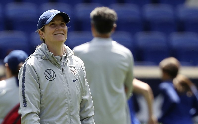 Ellis Downplays Comments By Former Us Goalkeeper Hope Solo