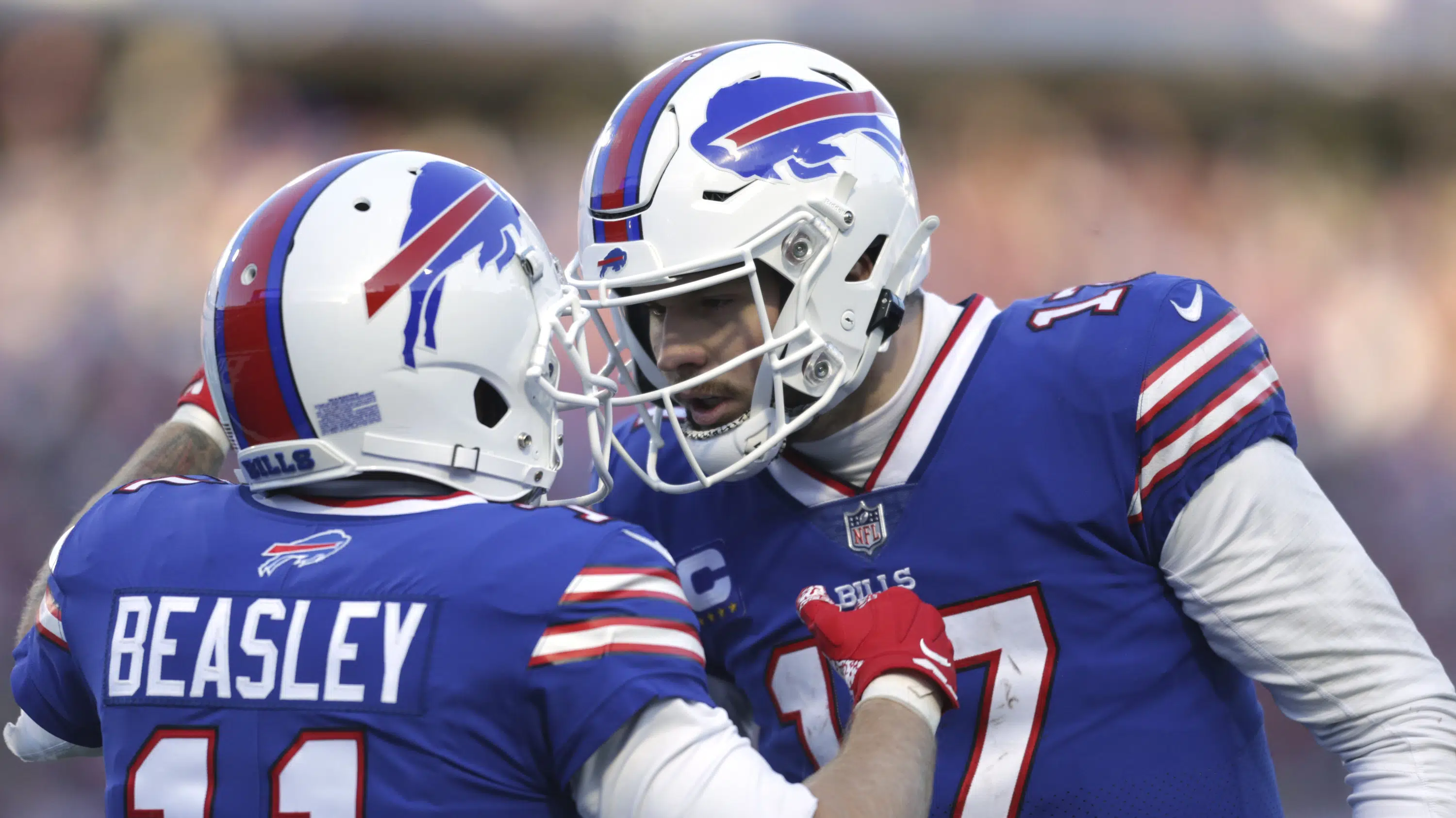 Bills hang on for 34-31 wild-card win over Dolphins