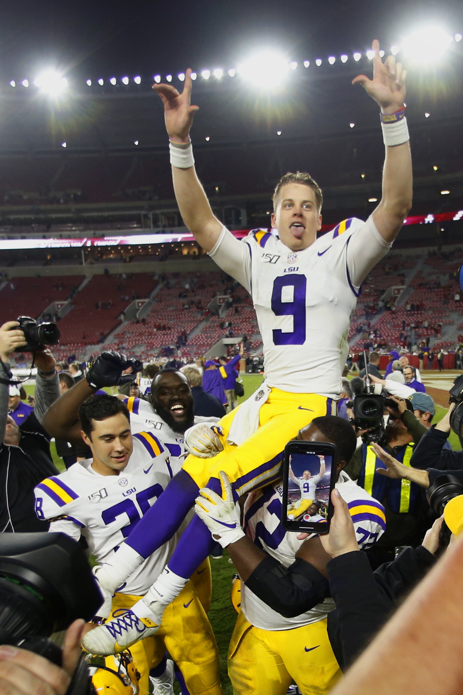 Joe Burrow embraces Louisiana identity with 'Burreaux' jersey before game  vs. Texas A&M