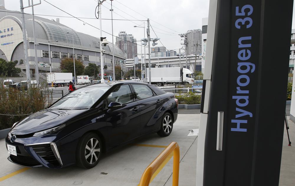 FILE - A Toyota Motor Corp.'s new hydrogen fuel cell vehicle Mirai arrives at a charge station near Toyota's showroom on Nov. 17, 2014, in Tokyo. Seven Midwestern states are teaming up to accelerate the development of hydrogen as a clean-energy alternative for automobiles and factories that rely largely on climate-warming fossil fuels, governors said Monday, Sept. 19, 2022. (AP Photo/Shizuo Kambayashi, File)