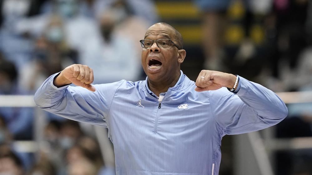 No. 19 UNC rolls past Loyola in Hubert Davis’ coaching debut