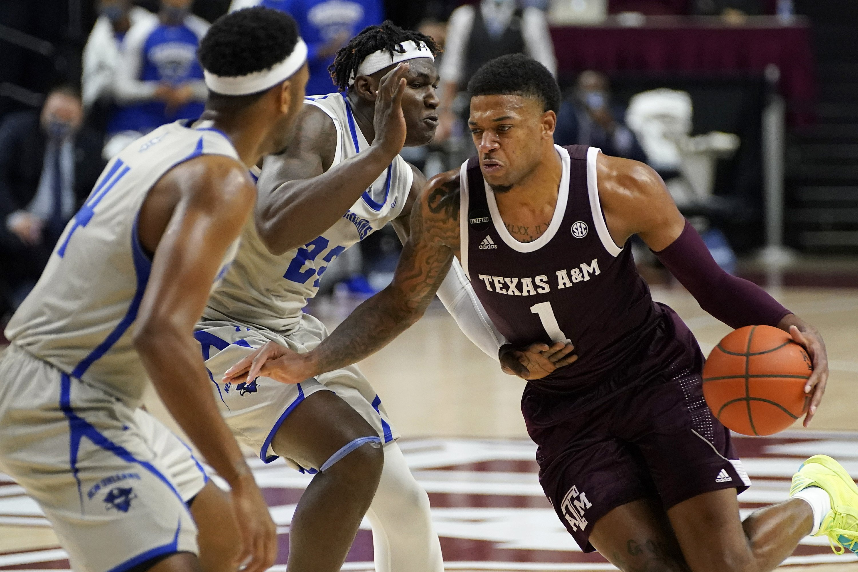 Jackson scores careerhigh 28, Texas A&M opens with win