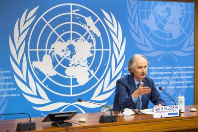 Geir O. Pedersen, enviado especial de la ONU para Siria, habla con la prensa en la sede europea de las Naciones Unidas, el domingo 17 de octubre de 2021, en Ginebra, Suiza. (Martial Trezzini/Keystone vía AP)