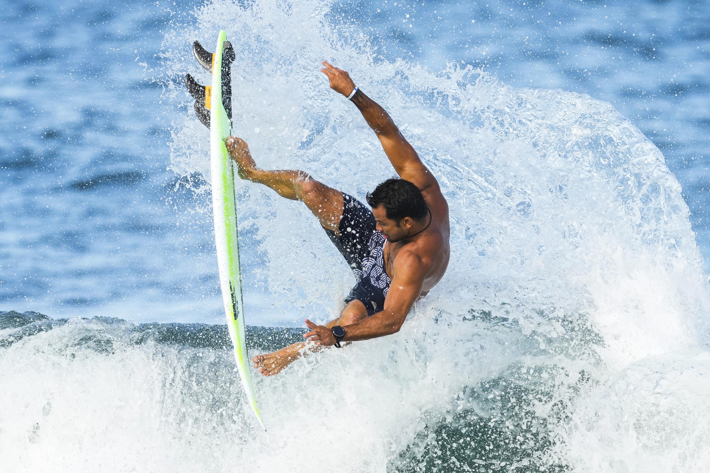 Definition of wave height by Japanese surfers using the size of body