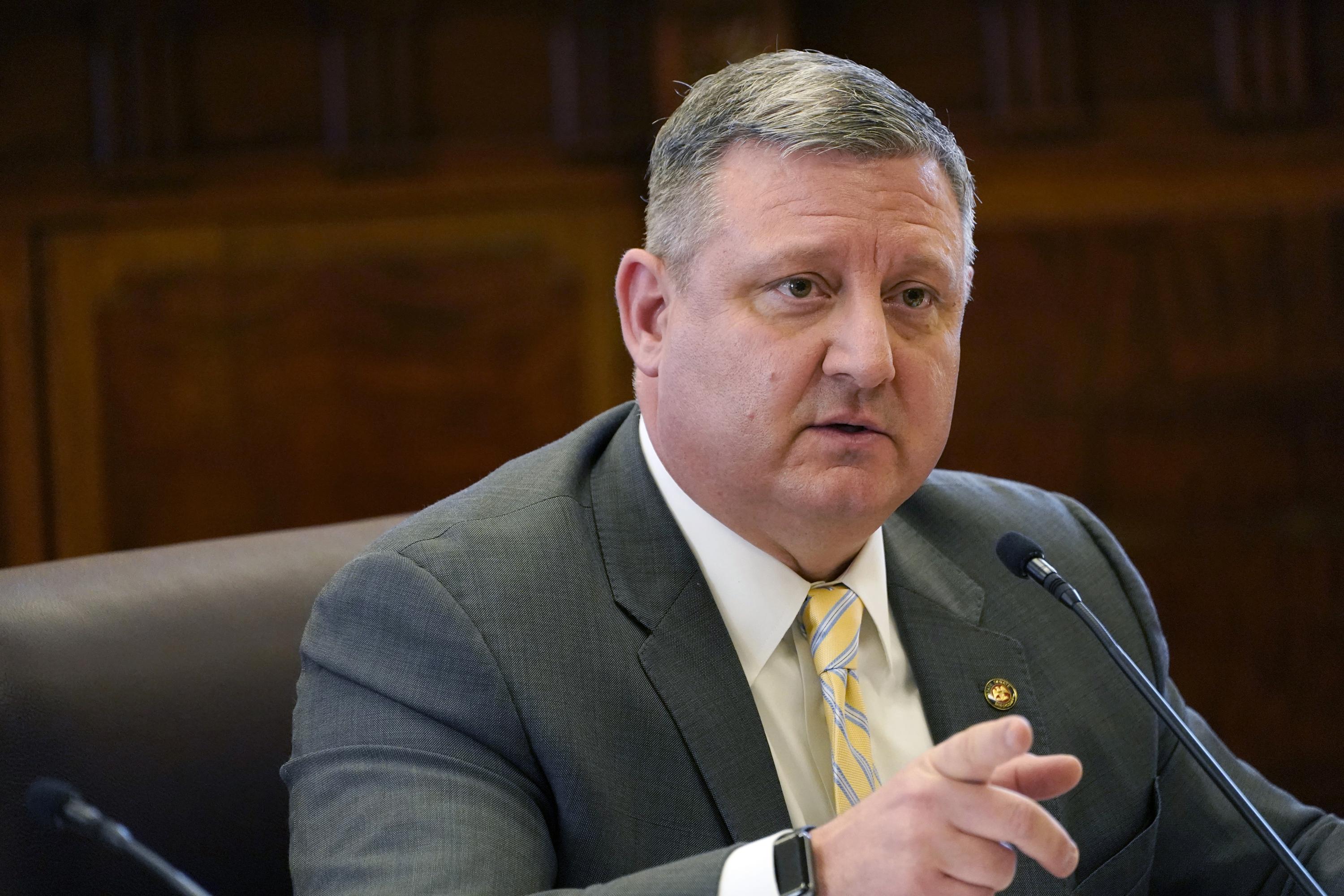 Mississippi Senate OKs pay bill 'by teachers, for teachers' | AP News