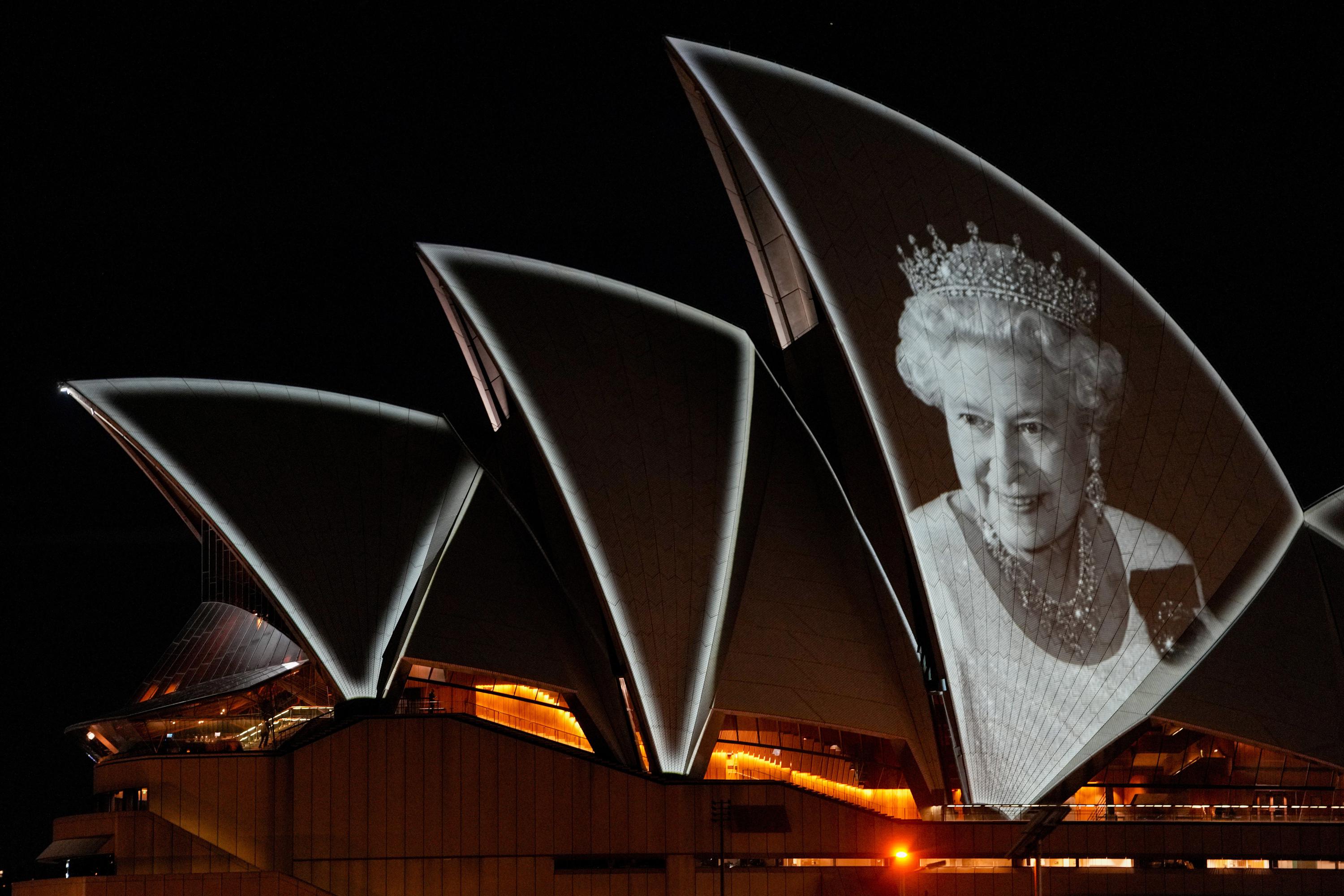 King Charles Pays Tribute To The Queen: The Details You Missed - n41701q