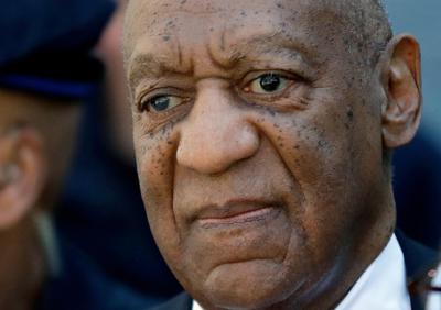 ARCHIVO - En esta foto del 26 de abril de 2018, el actor y comediante Bill Cosby sale del juzgado tras ser hallado culpable en un nuevo juicio de abuso sexual en Norristown, Pensilvania. (AP Foto/Matt Slocum, Archivo)