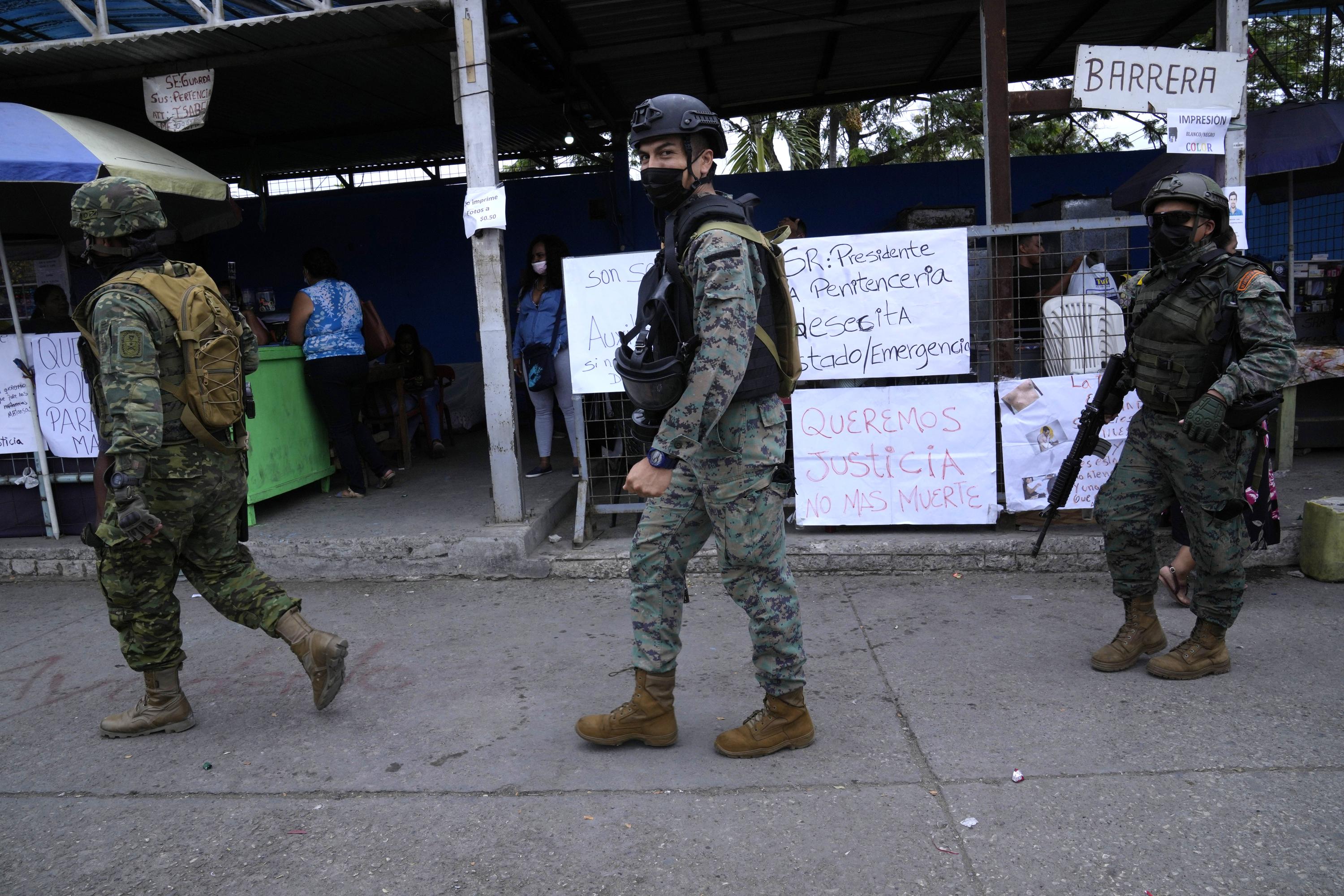 Ecuador Presidente asume control de crisis de seguridad AP News