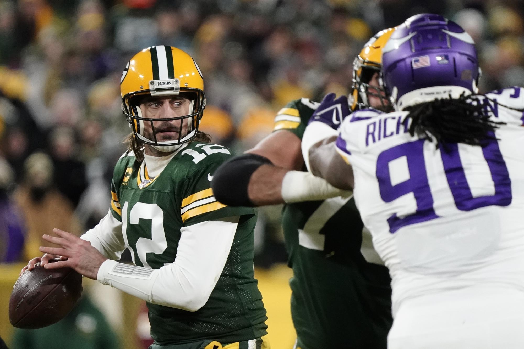 Packers rout Vikings 37-10 in cold to take NFC's No. 1 seed | AP News