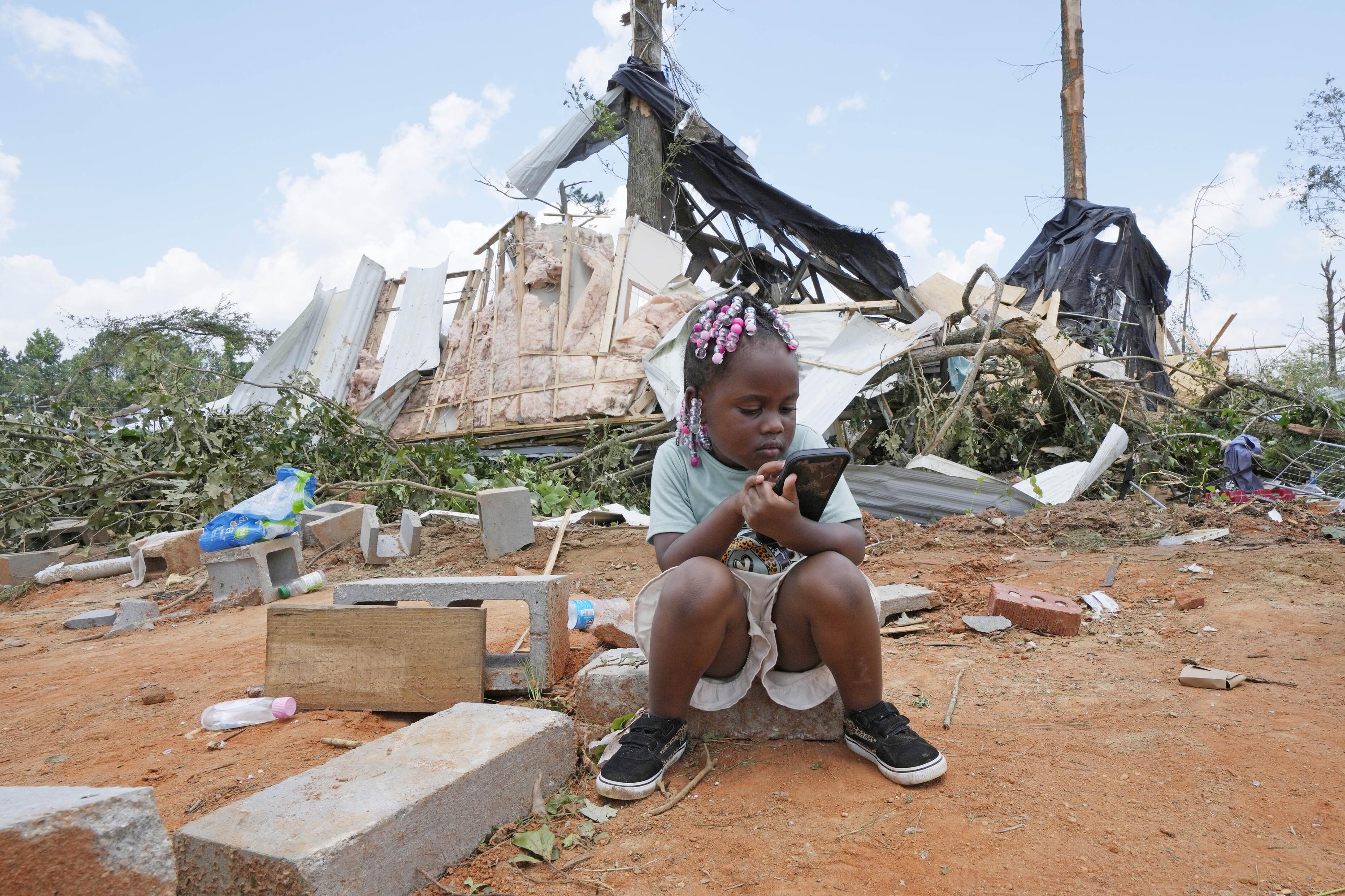 1 morto, quase 2 dúzias de feridos enquanto vários tornados varrem o Mississippi