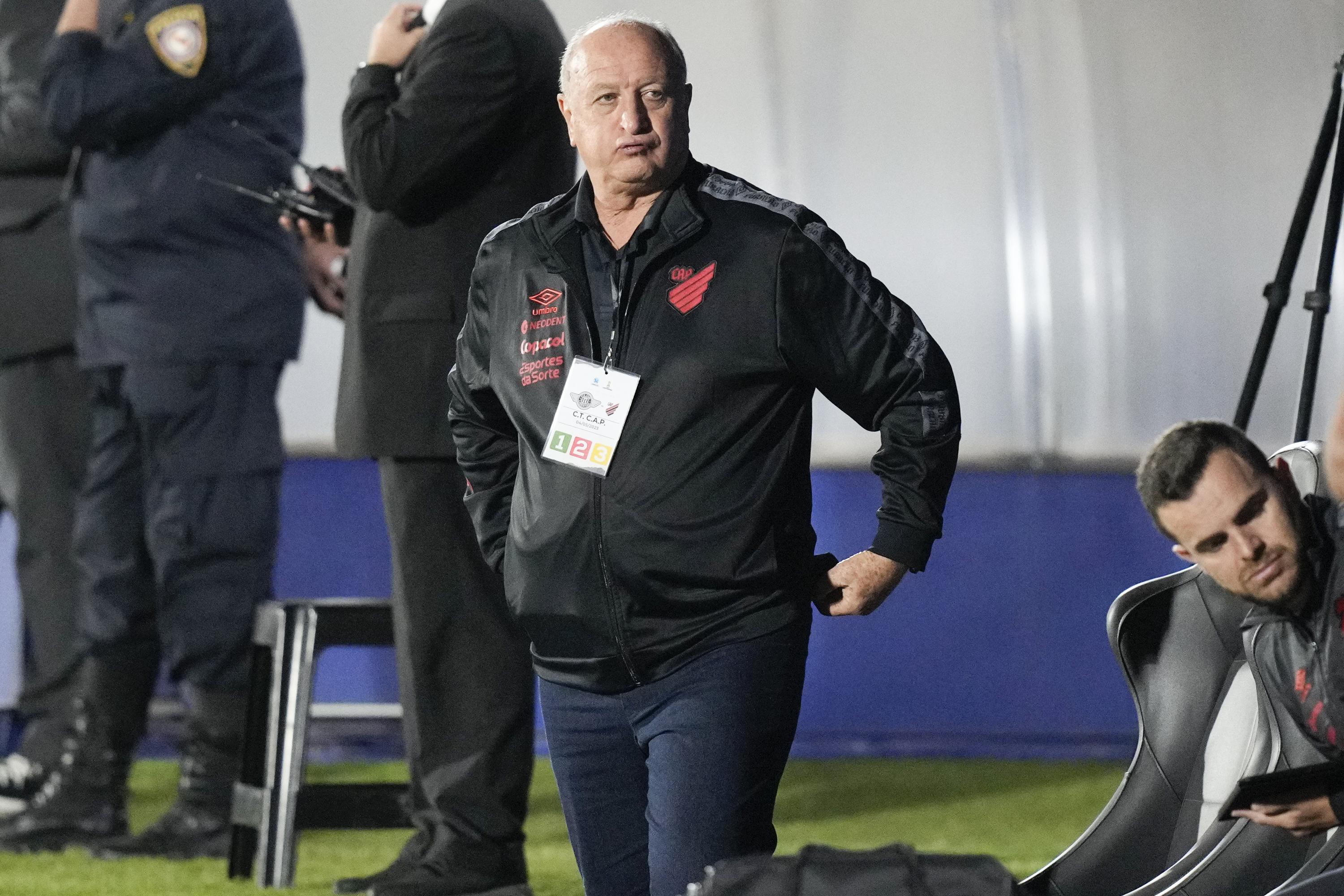 Scolari sai da aposentadoria para treinar o Atlético Mineiro no Brasil