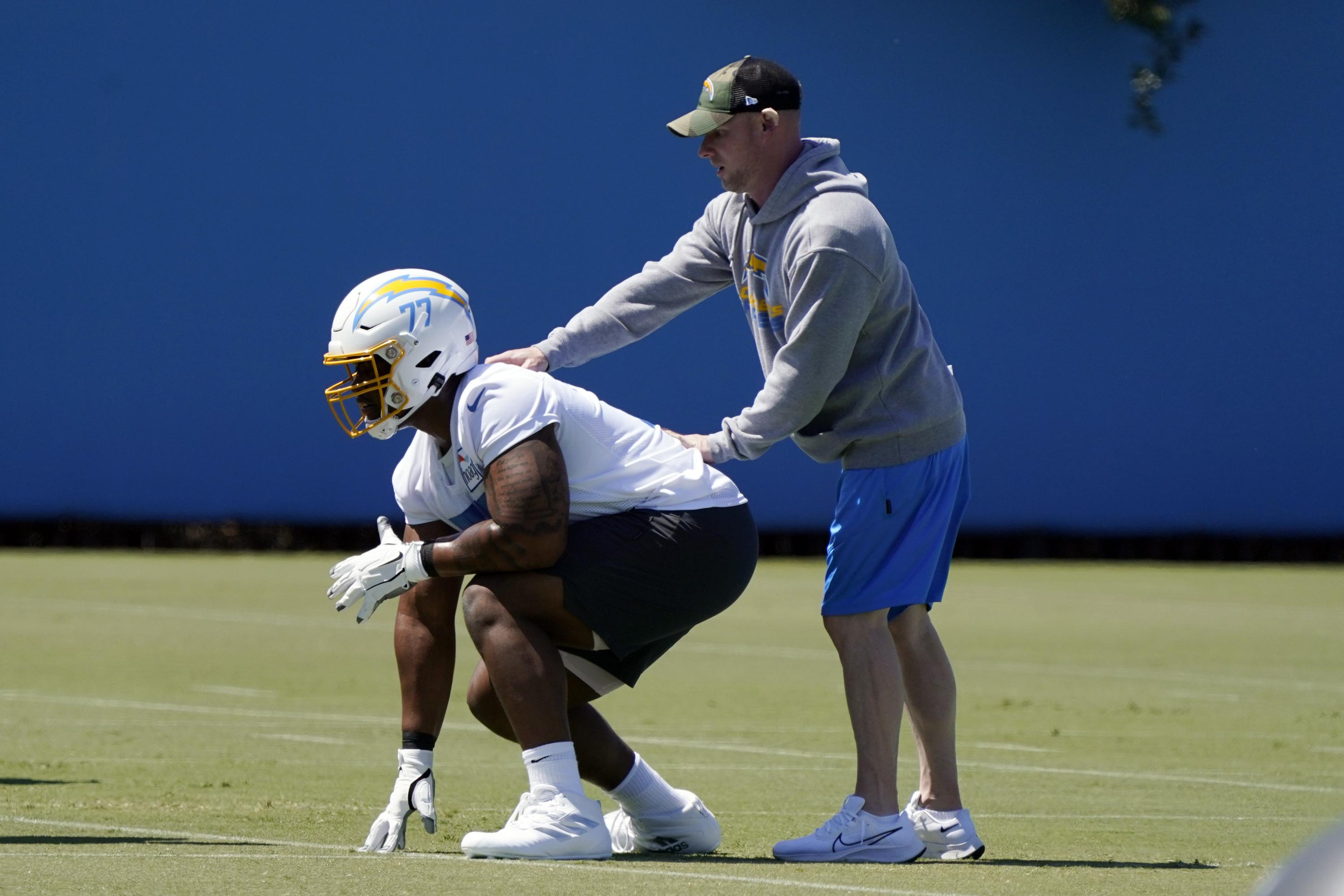 L.A. Chargers sign first-round pick guard Zion Johnson | AP News