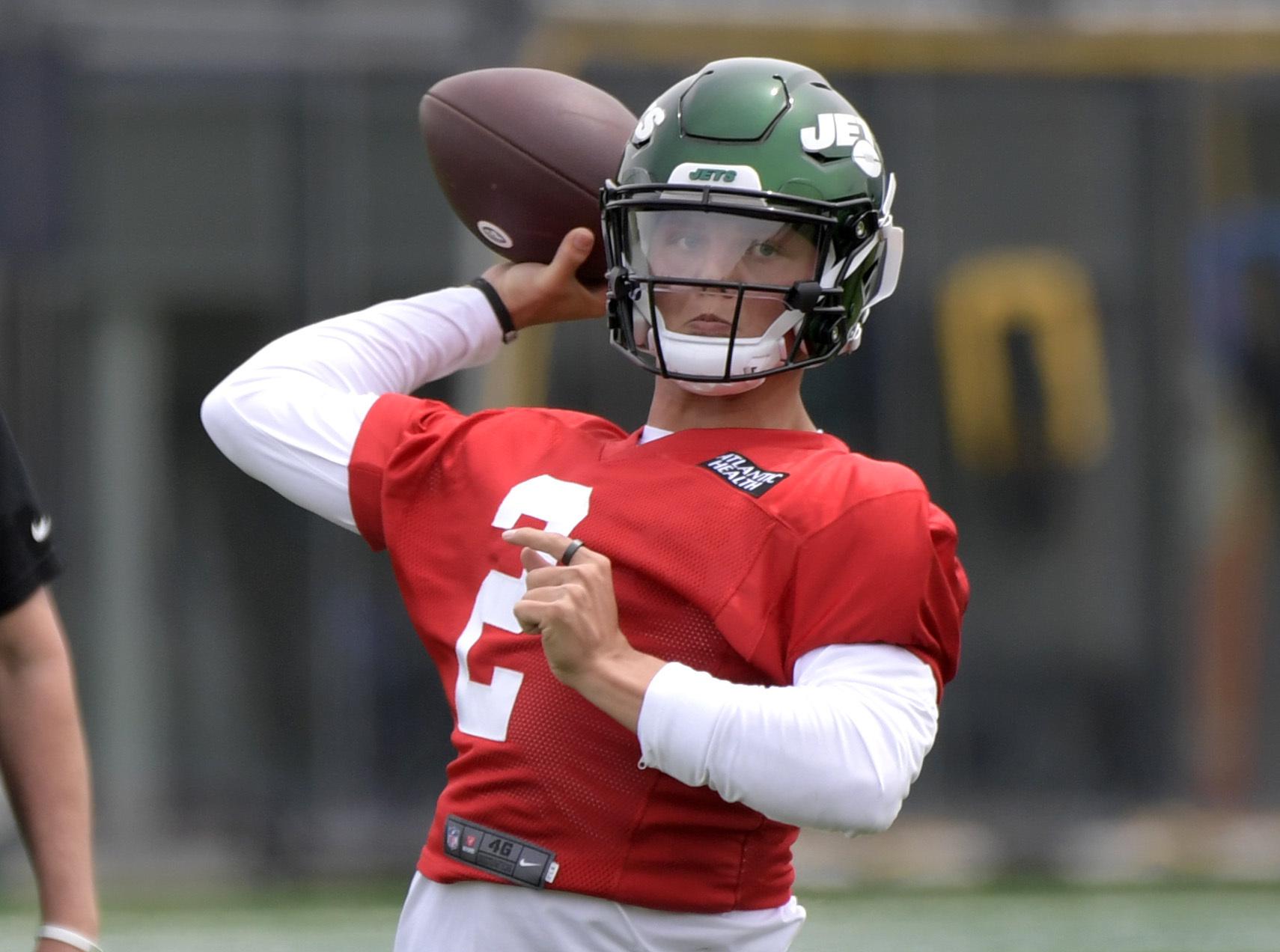 Wilson making quick connections in 1st week as new Jets QB AP News