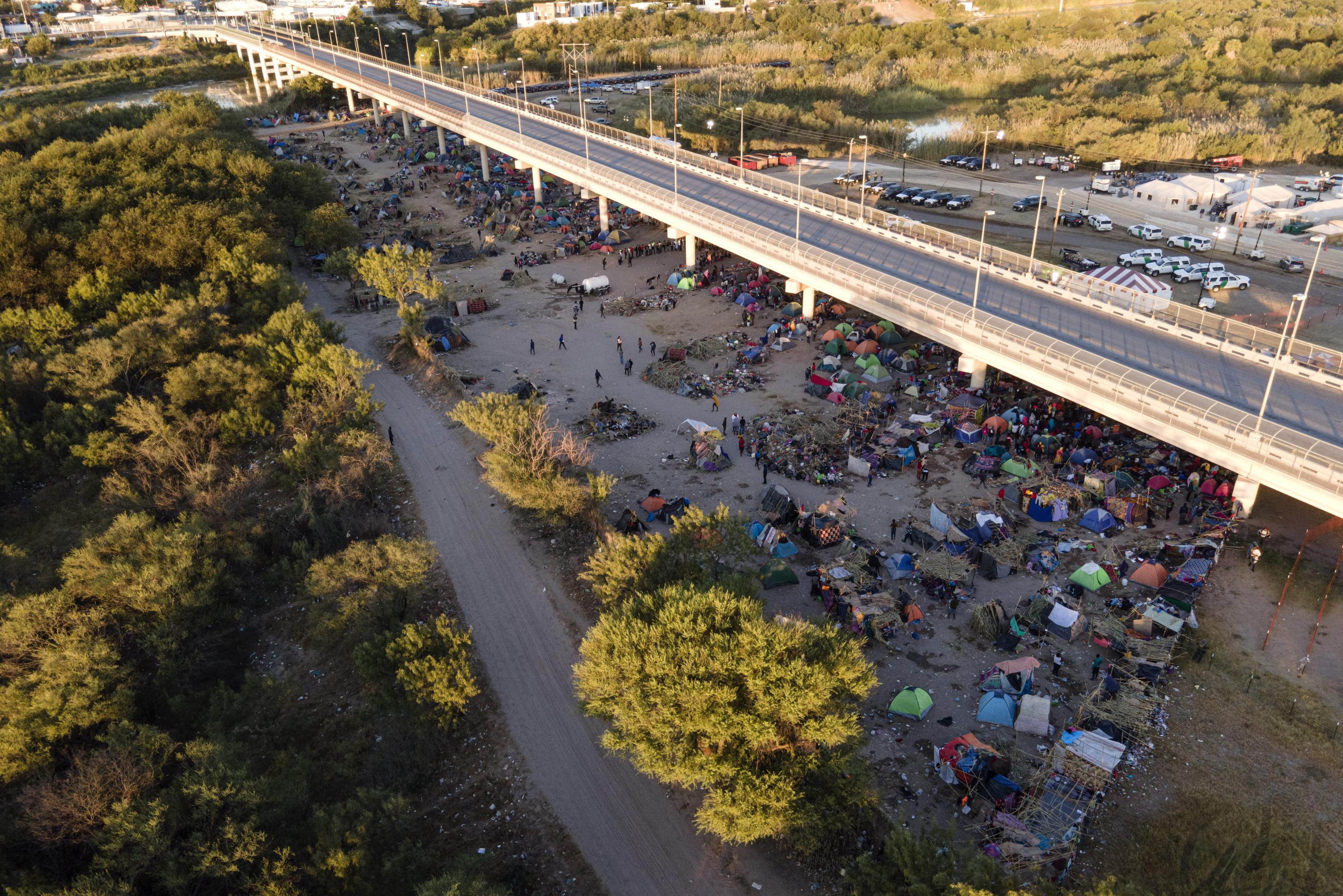 Migrant camp along Texas border shrinks as removals ramp up | AP News
