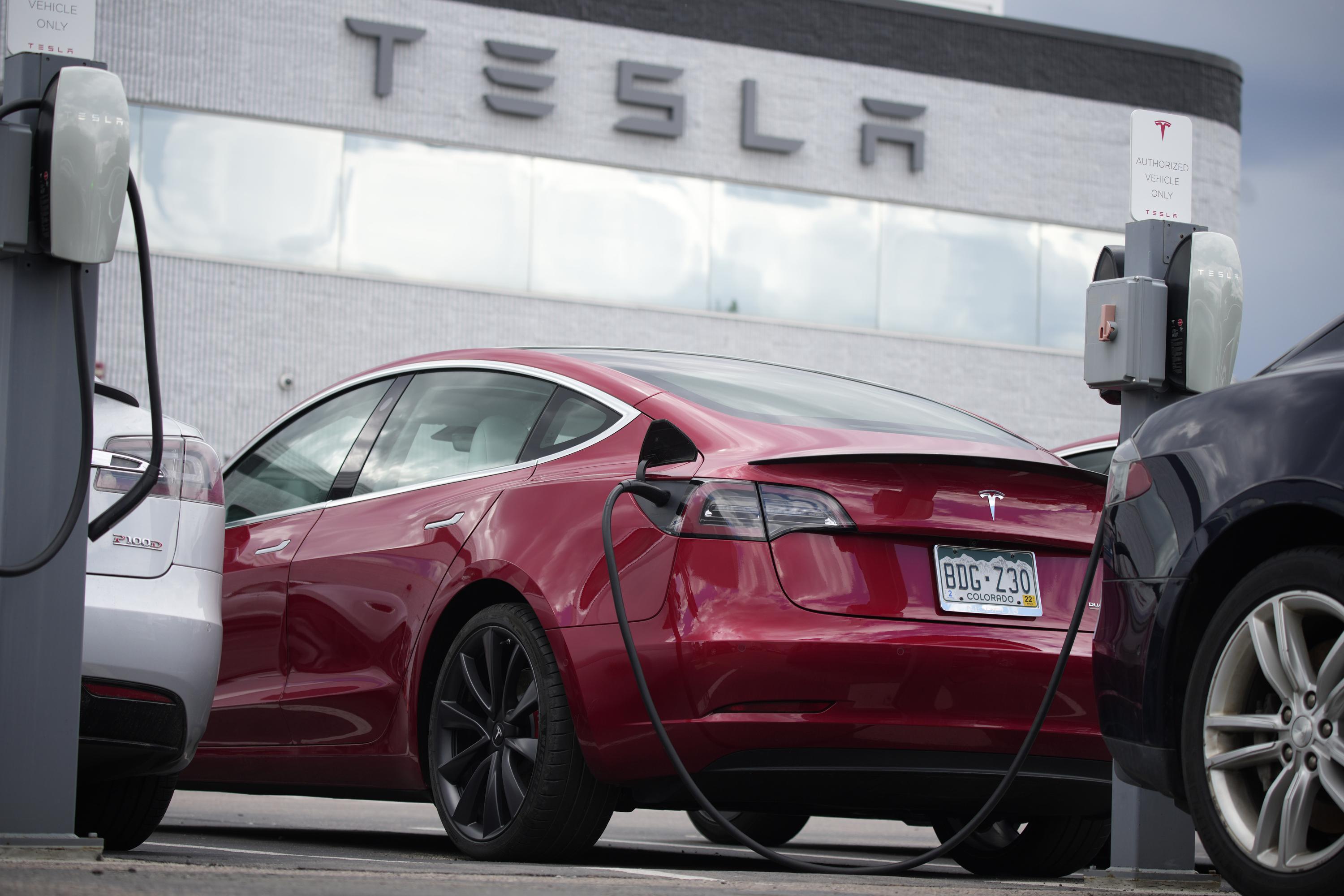 Tesla recall 'Full SelfDriving' software runs stop signs AP News