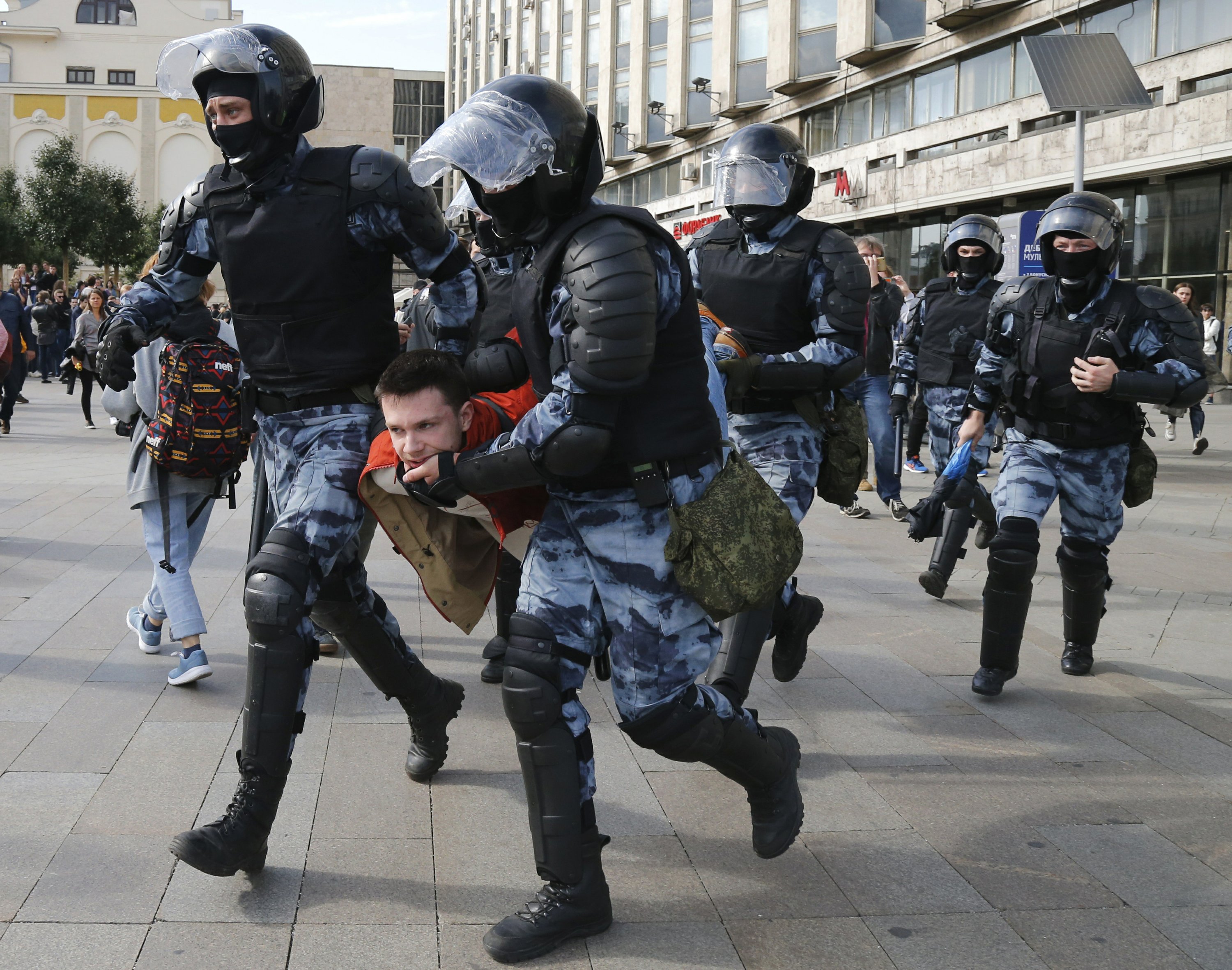 События в москве 3 августа. Разгон демонстрантов в Москве.