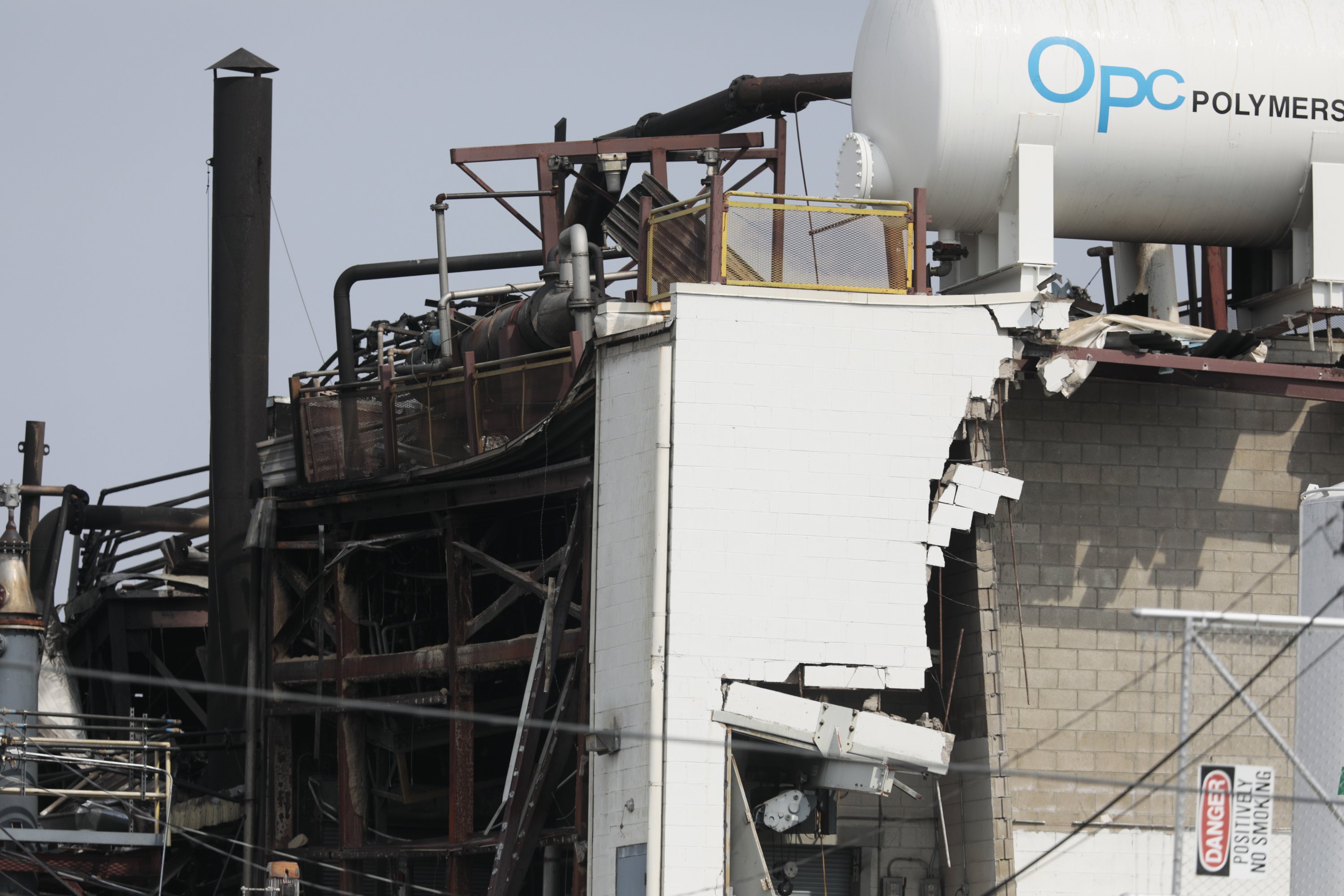 Paint plant explosion and fire kill 1, hurt 8; cause unclear AP News