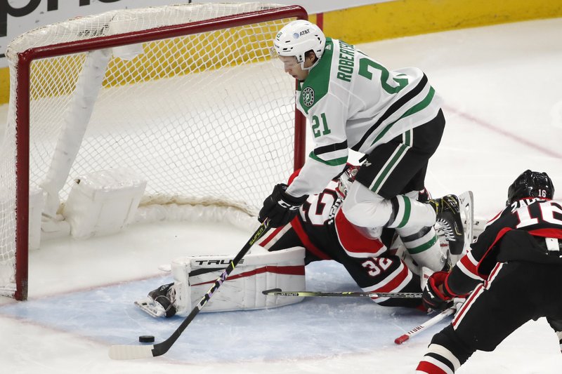 Comeau Hintz Lead Stars Past Blackhawks 5 1