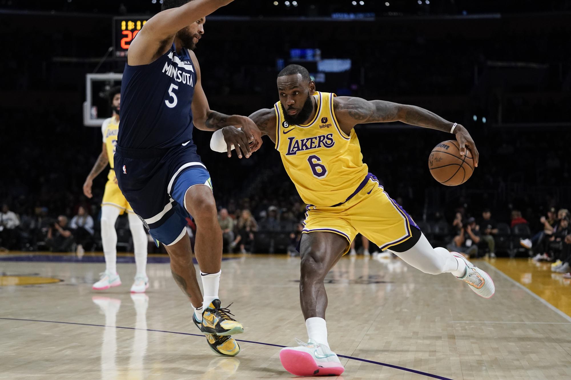 LeBron closing in on Abdul-Jabbar's NBA scoring record | AP News