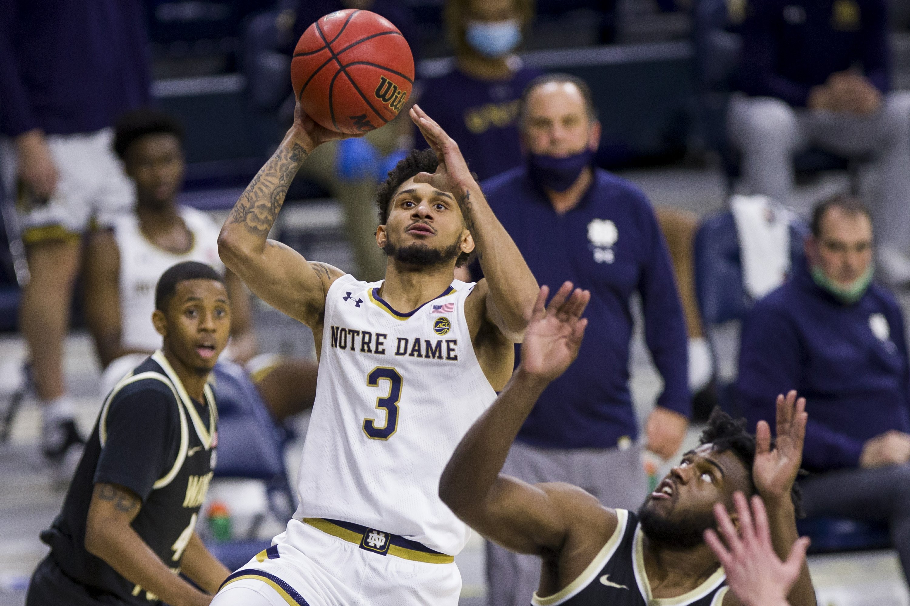 Notre Dame opens 2nd half on 160 run, beats Wake Forest AP News