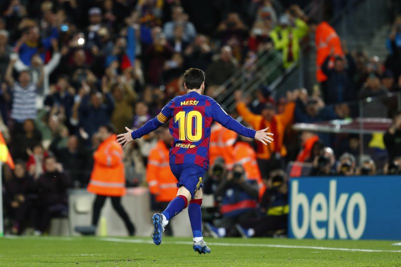 Messi's late goal puts Barcelona back on top in Spain