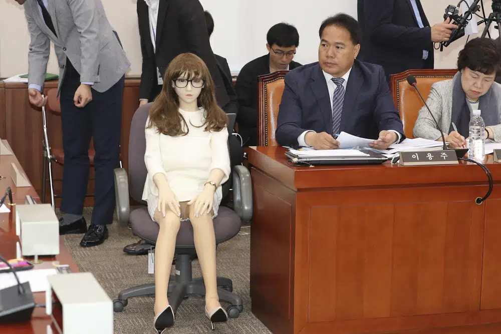 South Korea ends ban on sex doll import 🍑🍆