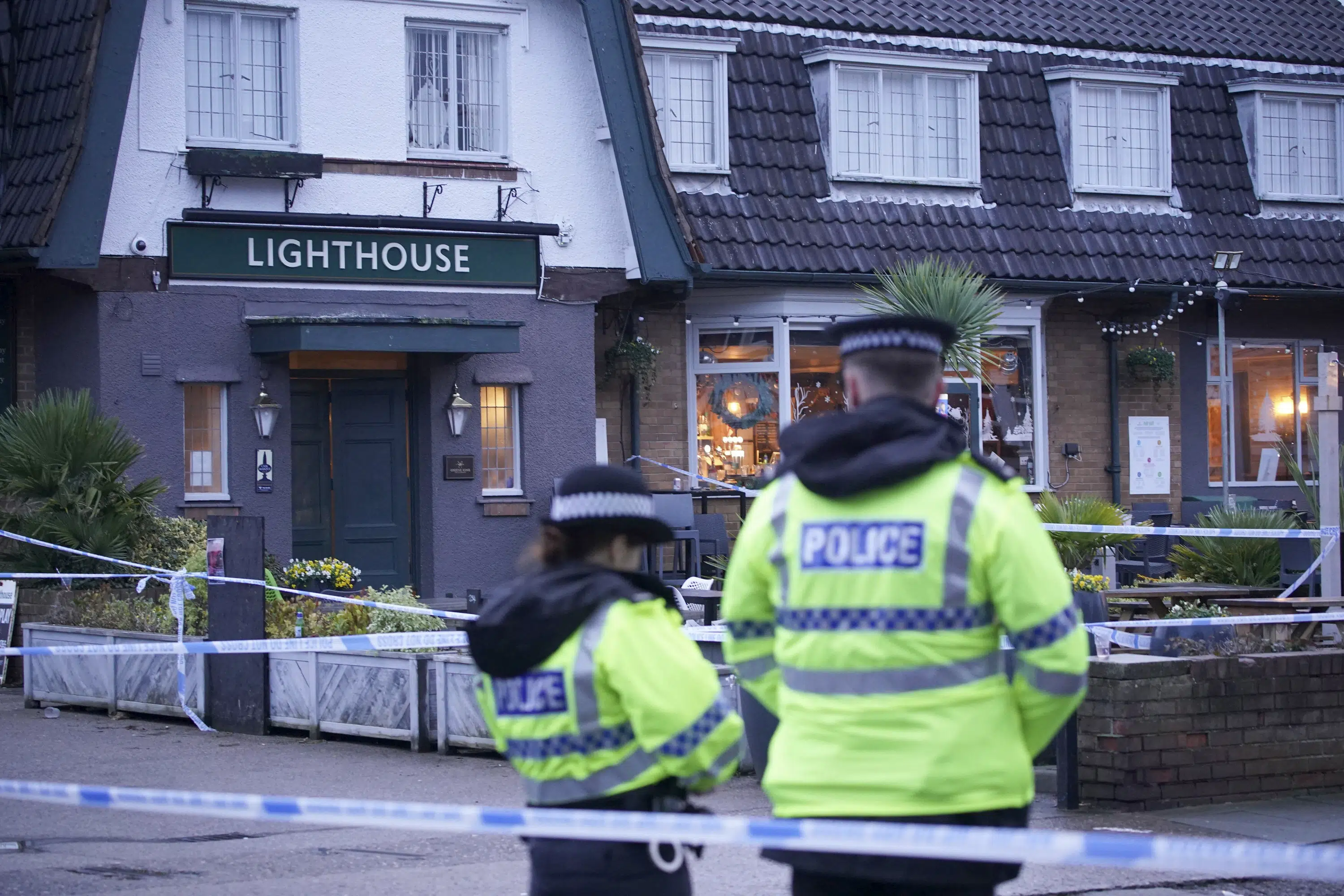 1 dead, 3 injured in Christmas Eve shooting at UK pub

 | Daily News Byte