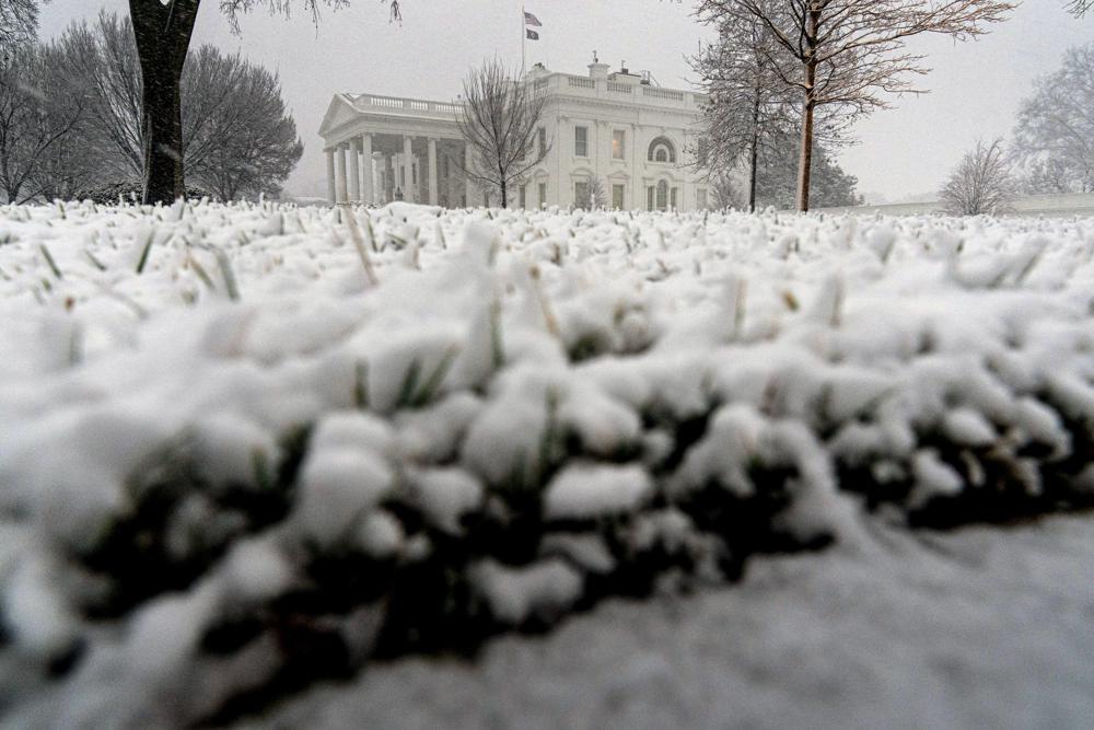 Snow falls at the White House in Washington, Monday, Jan. 3, 2022. (AP Photo/Andrew Harnik)