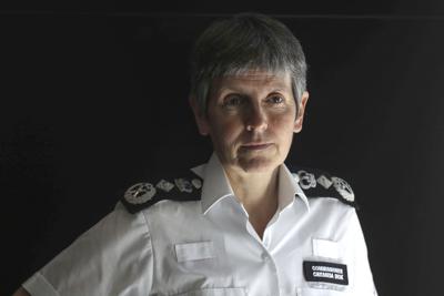 Fotografía de archivo del sábado 10 de junio de 2017 de la comisionada de la Policía Metropolitana, Cressida Dick, en entrevista con The Associated Press en New Scotland Yard, en Londres. (AP Foto/Tim Ireland, Archivo)