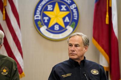 El gobernador de Texas, Greg Abbott, atiende una sesión sobre seguridad en la sede del Departamento de Seguridad Pública de Weslaco, Texas, el domingo 30 de junio de 2021. (Jabin Botsford/The Washington Post vía AP, Pool)