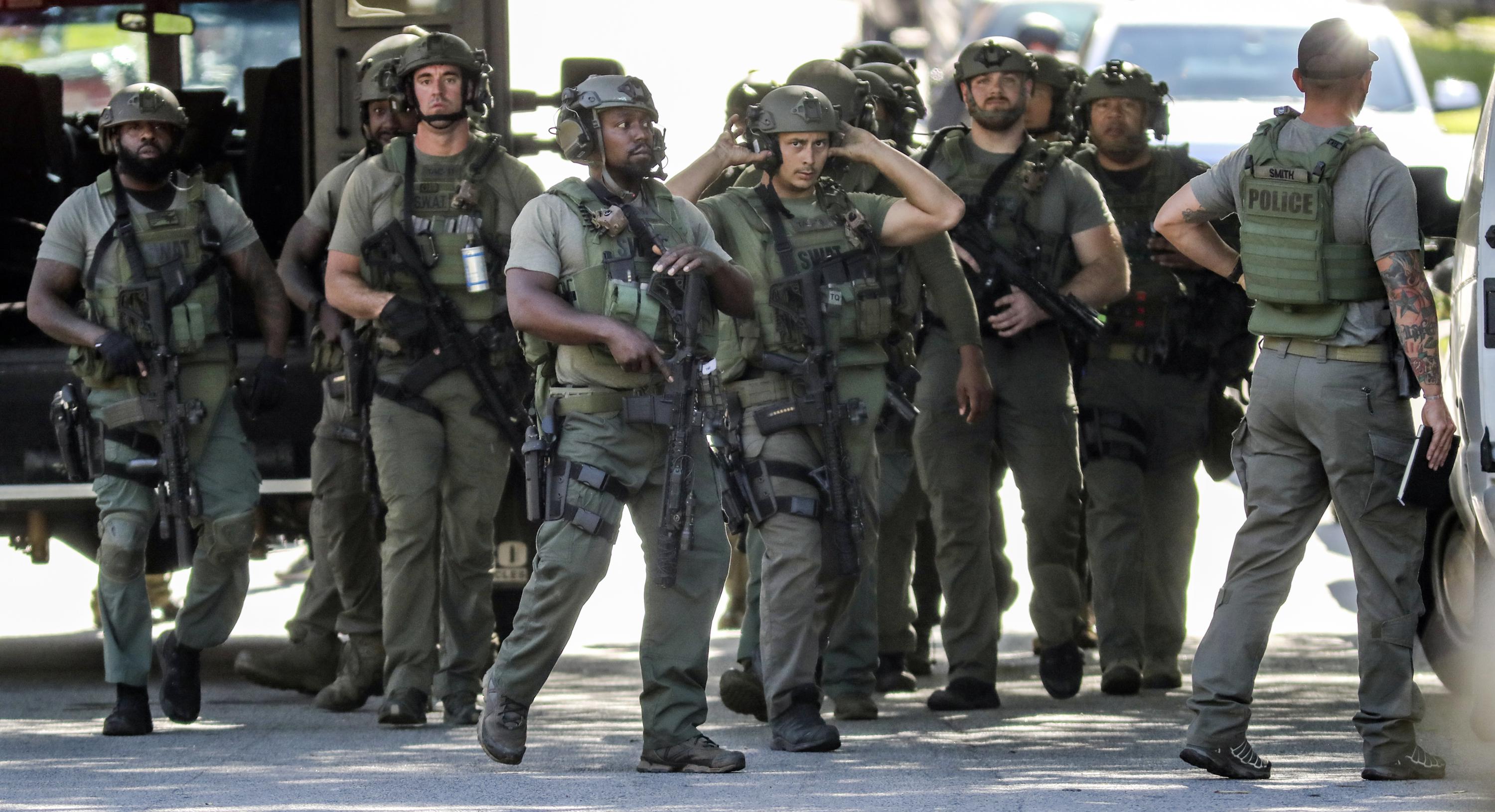 1 dead, 1 in custody following SWAT incident at Georgia home | AP News