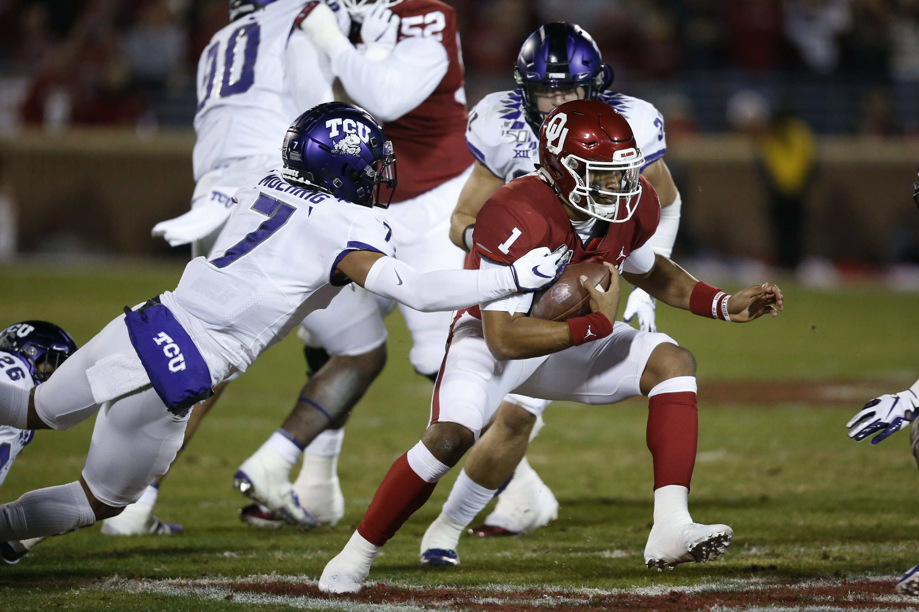 No. 8 Oklahoma holds on, beats TCU 2824 AP News