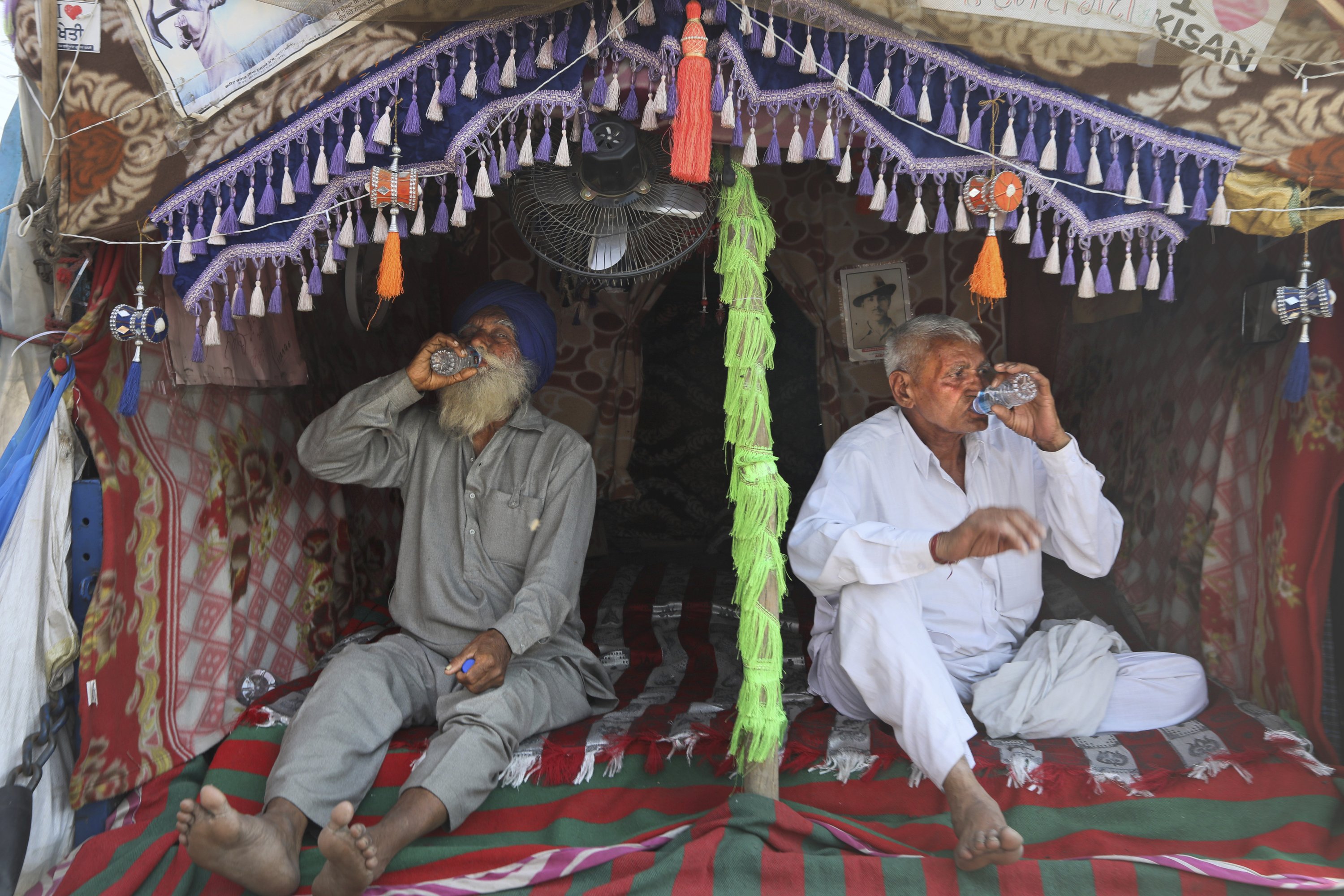 Indian farmers mark 100th day of protests with road blockade