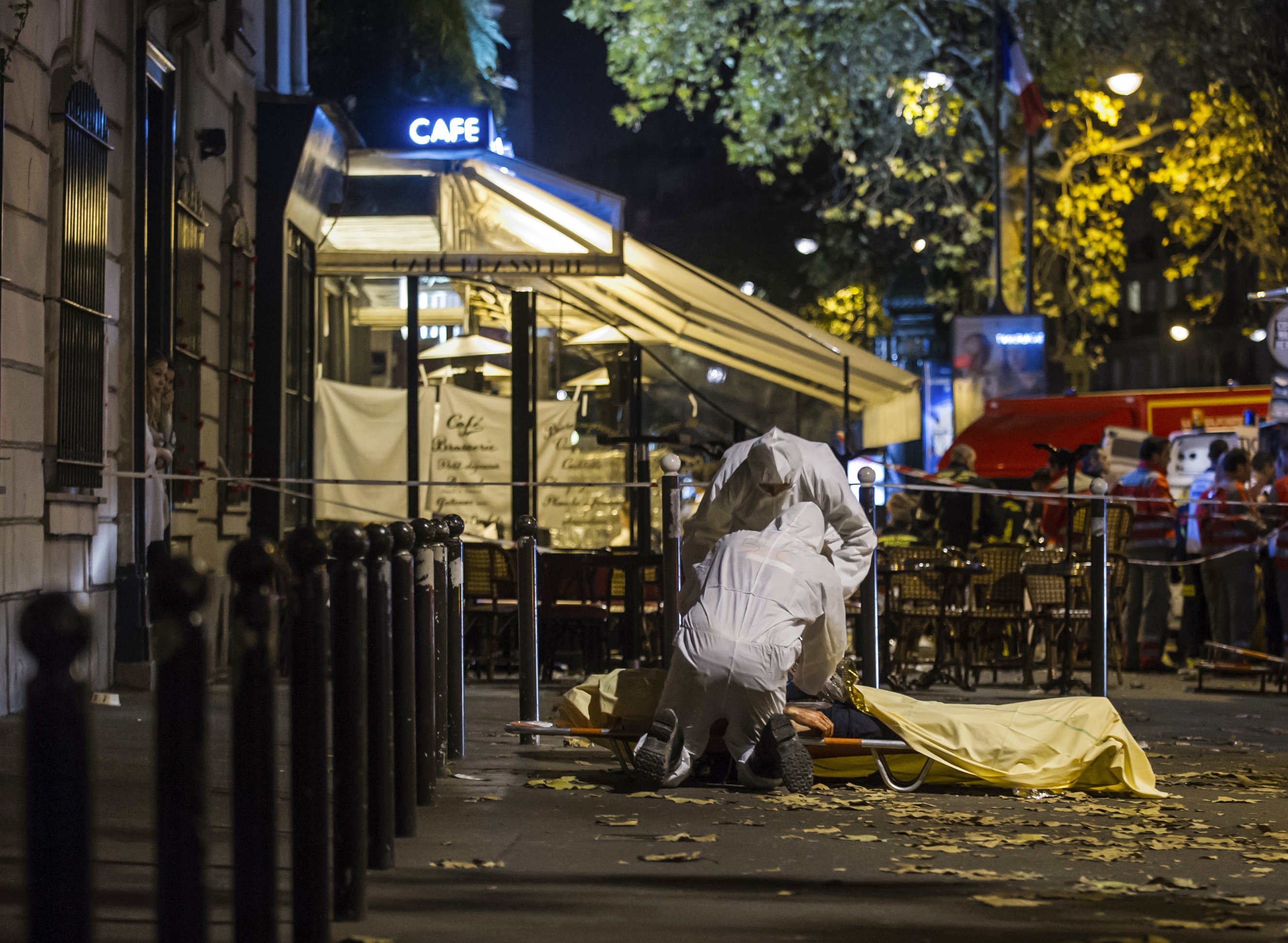 Теракт в париже 13 ноября 2015. Париж 13 ноября 2015 года le Carillon.