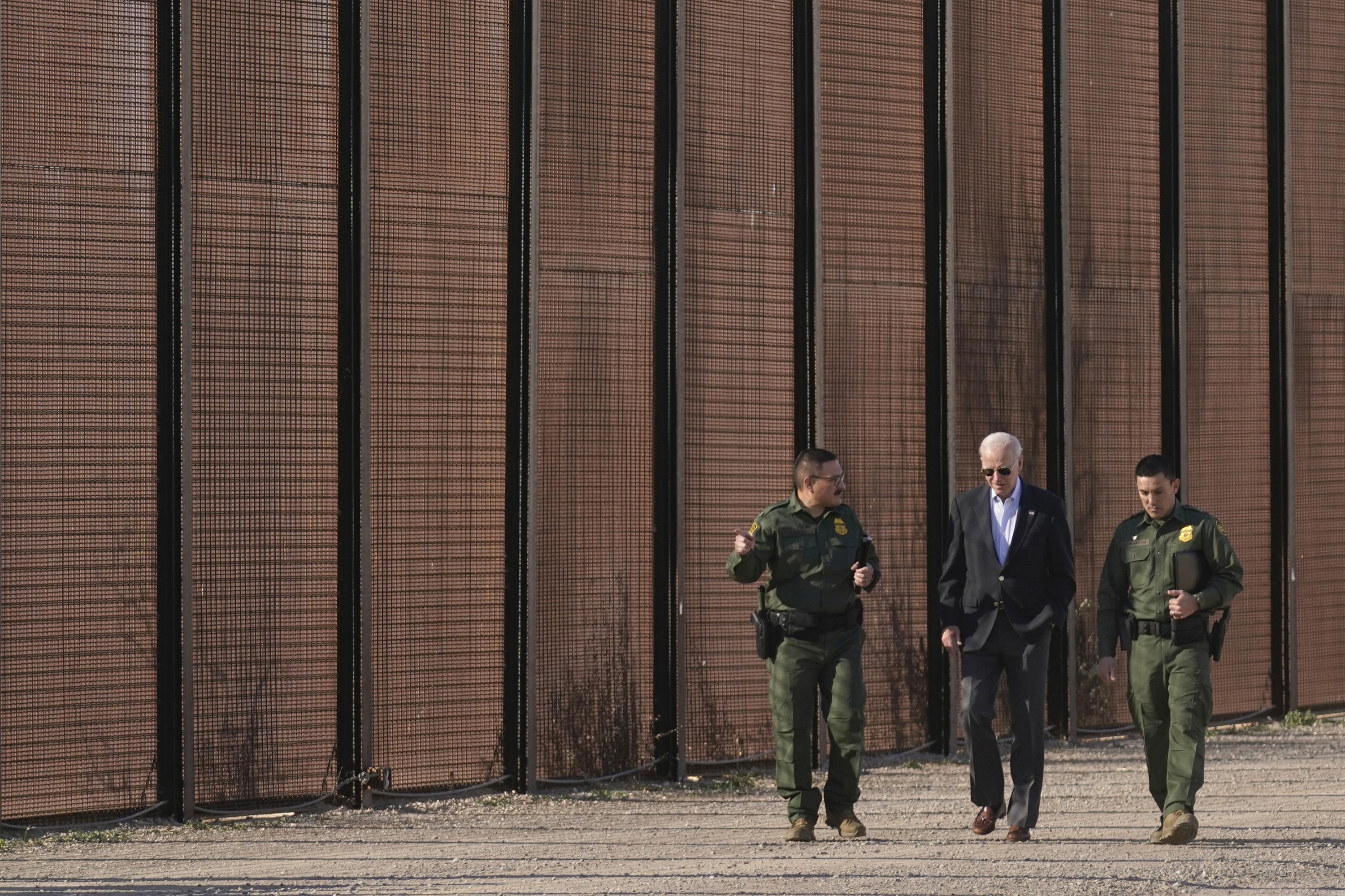 Biden inspects USMexico border in face of GOP criticism AP News