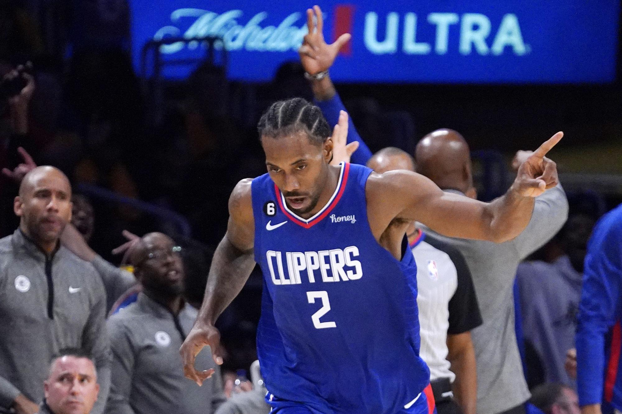 Kawhi scores 14 in return, Clippers hold off Lakers 103-97 | AP News