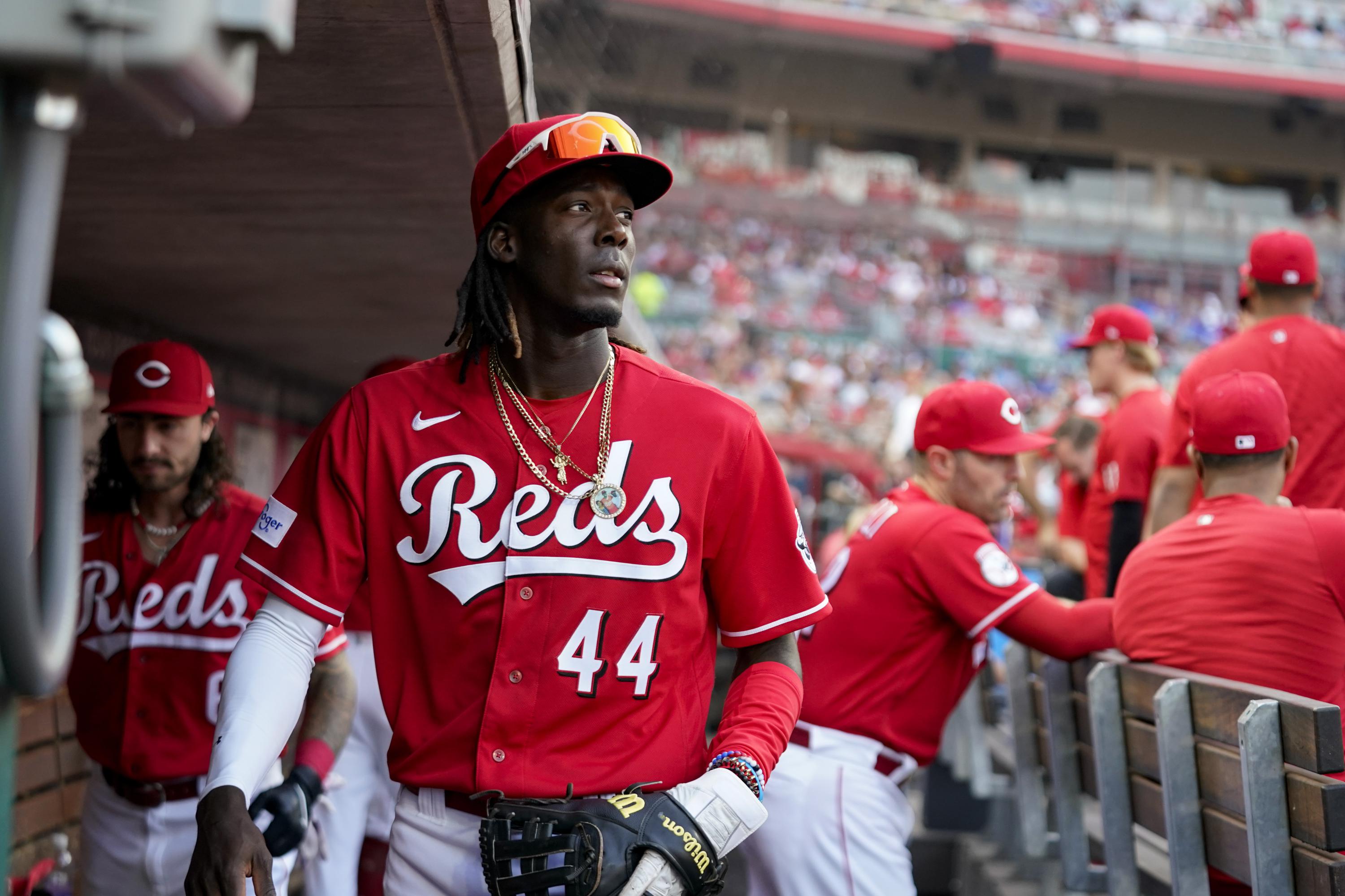 Elly De La Cruz rips hard-hit double, walks twice in debut