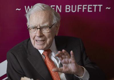 ARCHIVO - En esta foto de archivo del 5 de mayo de 2019, el archimillonario Warren Buffett asiste a la reunión anual de accionistas de Berkshire Hathaway, de la que es el CE0. (AP Foto/Nati Harnik, File)