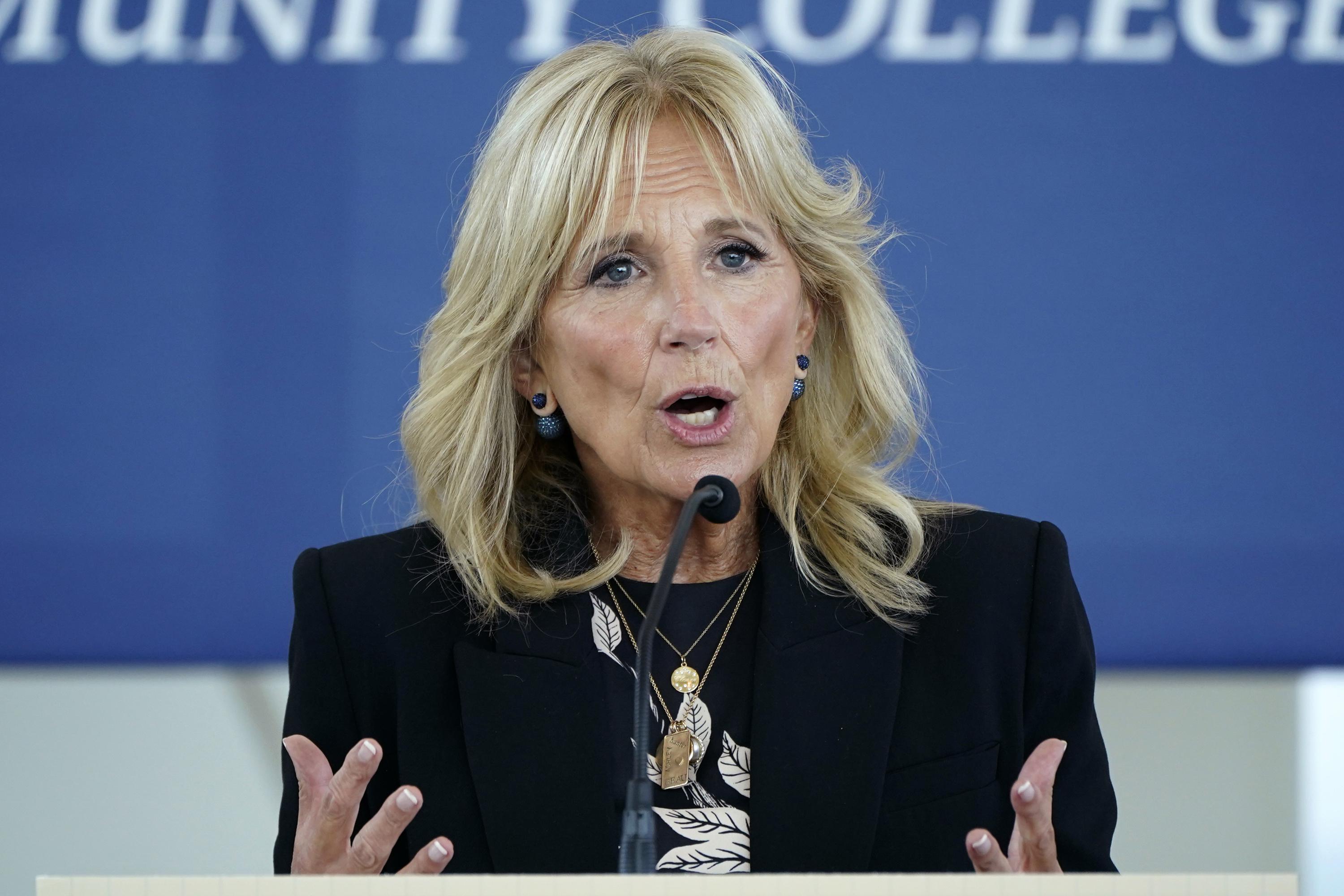 Jill biden. Джилл Байден. Джилл Байден фото. Доктор Джилл Байден. Джилл Байден фото 2022.