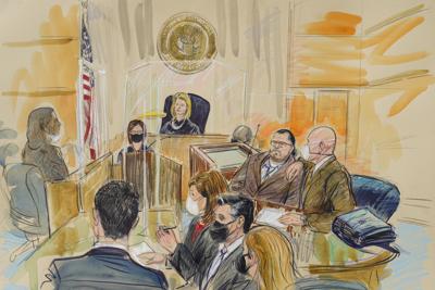 Retrato de un artista del proceso en Washington, el 28 de febrero del 2022, a uno de los acusados de participar en el asalto al Capitolio de Estados Unidos. Se ve al centro a la jueza Dabney Friedrich y arriba a la derecha al acusado Guy Wesley Reffitt con su abogado William Welch. (Dana Verkouteren via AP)