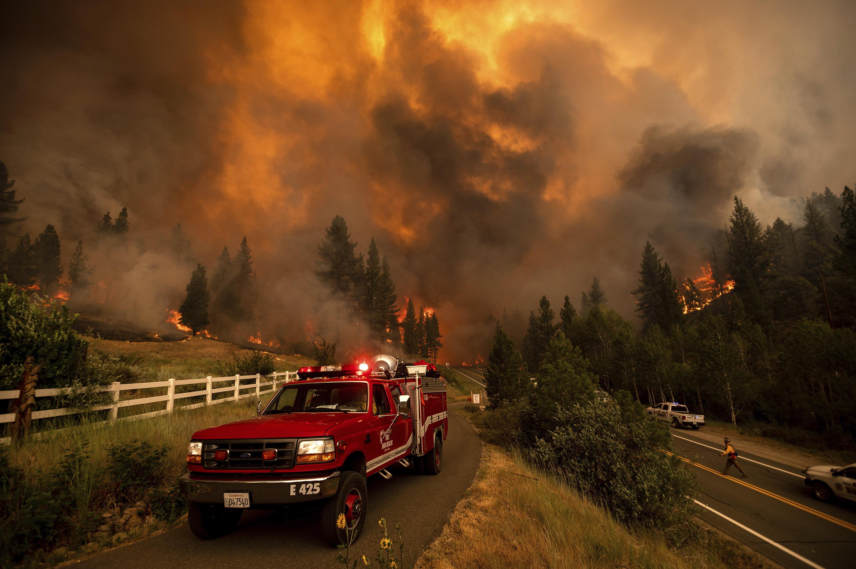 California Fire Prompts Evacuations Oregon Blaze Balloons