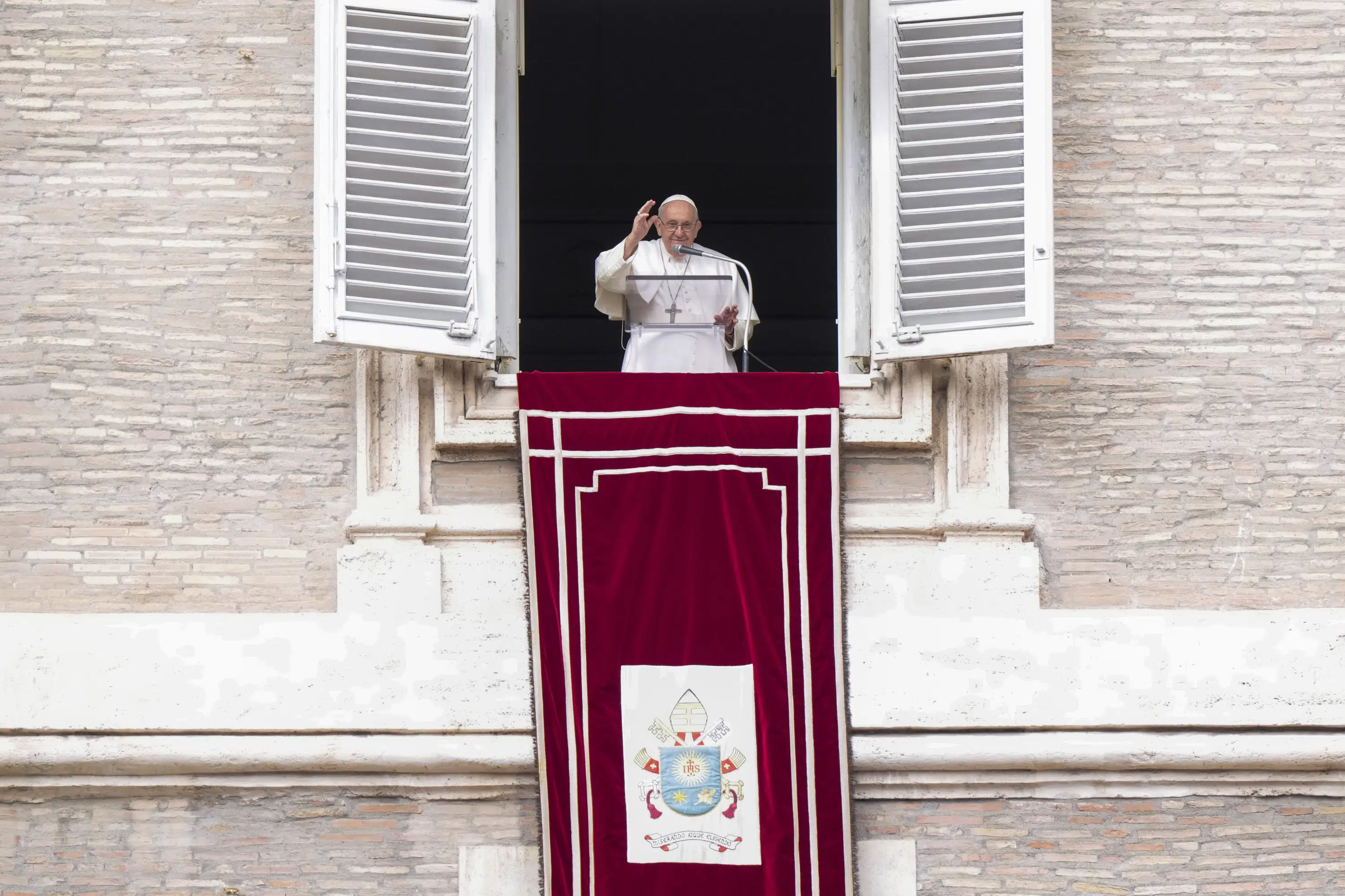 Papa visita Hungria em abril, migração e guerra na agenda